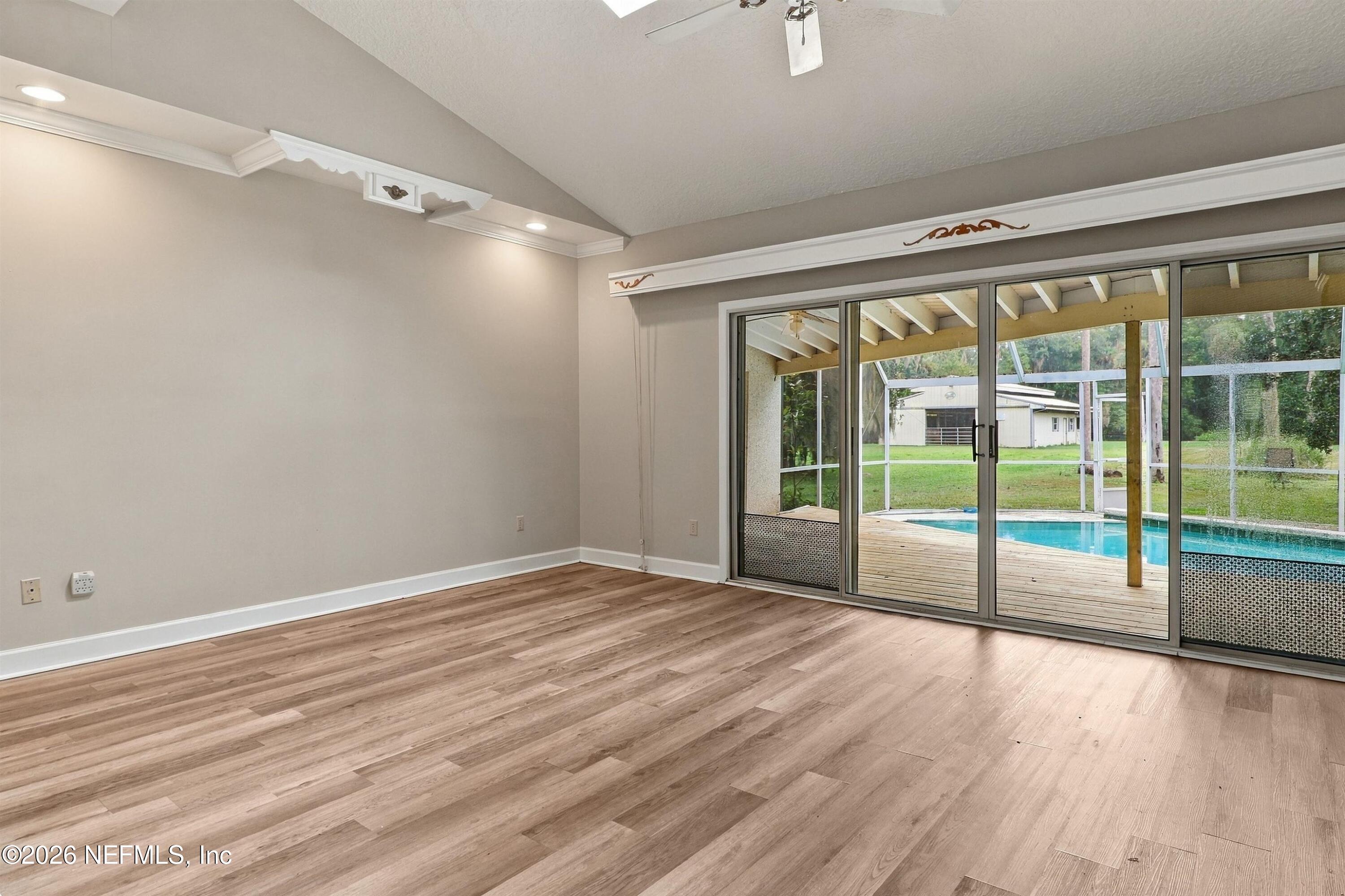60 ROSCOE Boulevard N