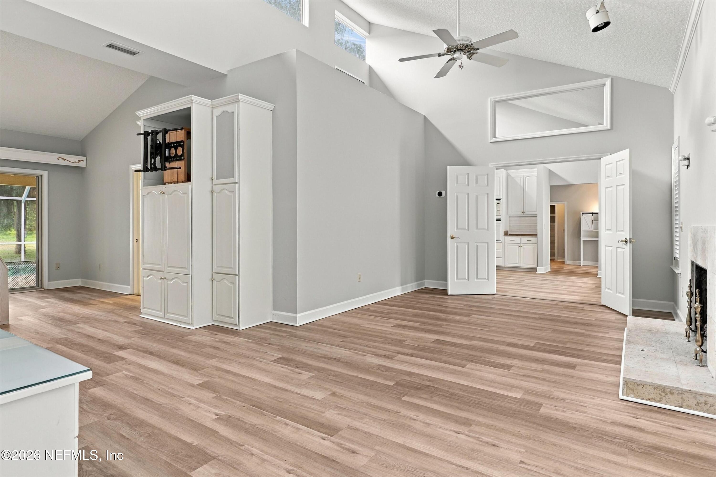 60 ROSCOE Boulevard N