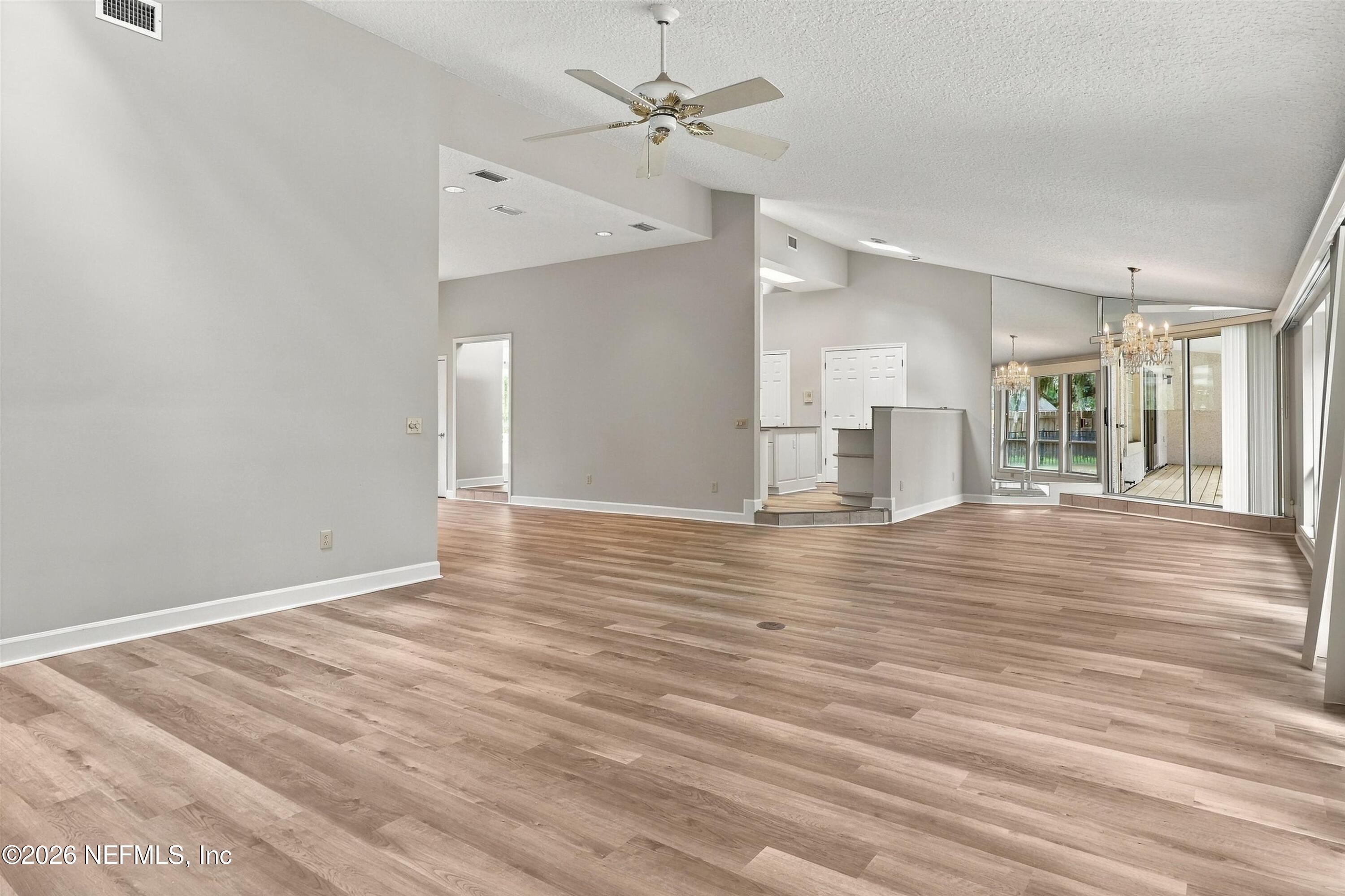 60 ROSCOE Boulevard N