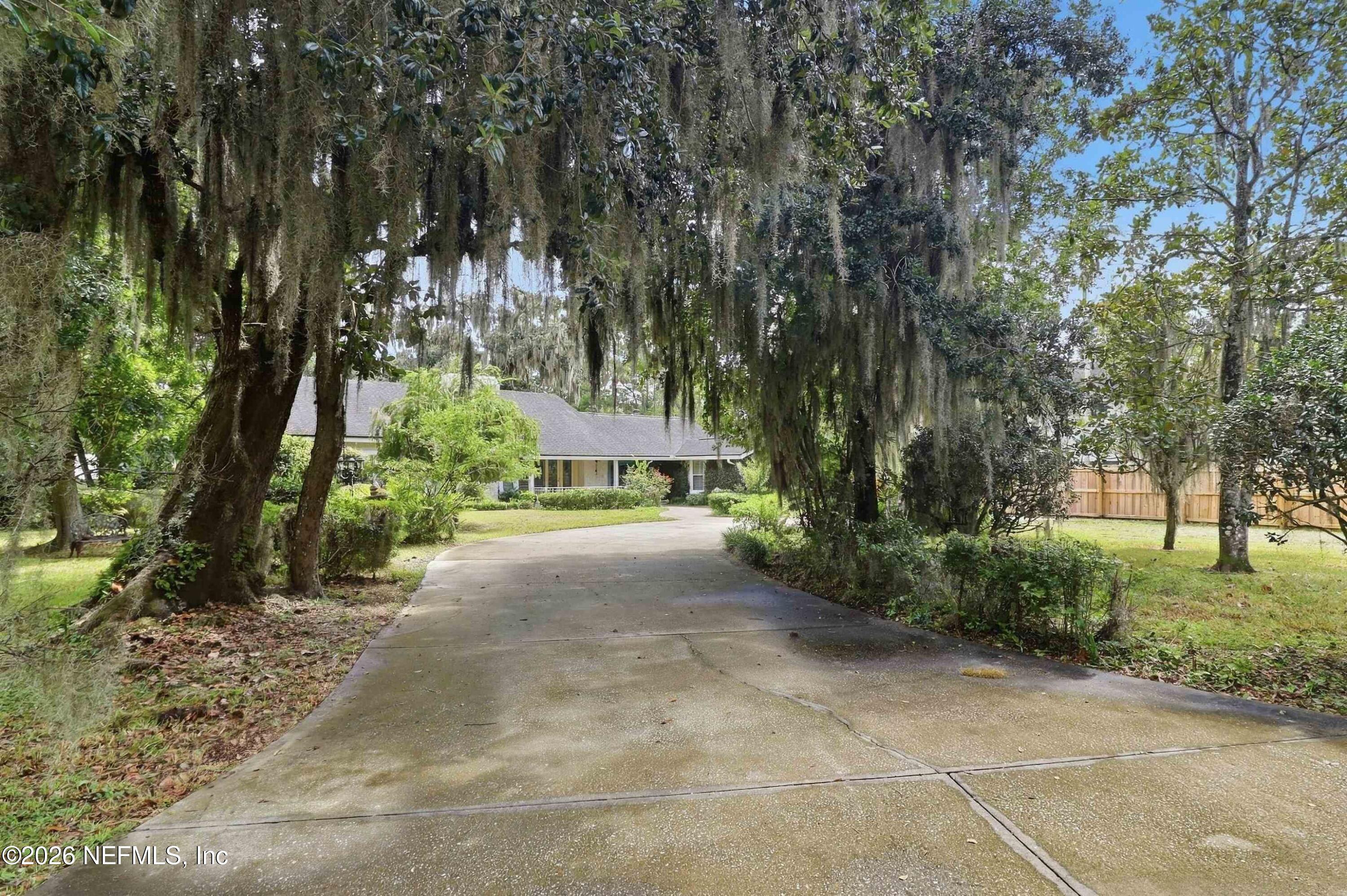 60 ROSCOE Boulevard N