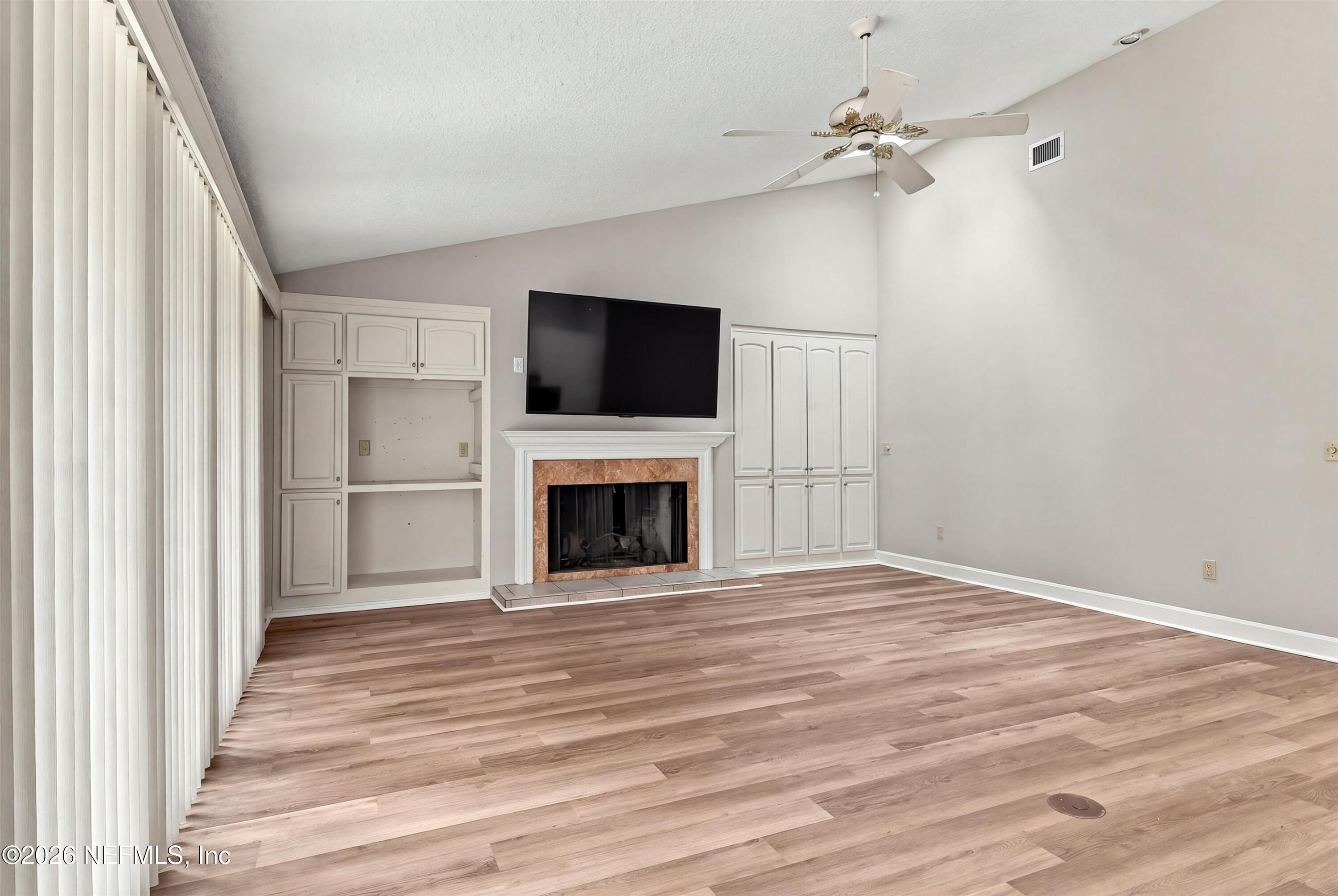 60 ROSCOE Boulevard N