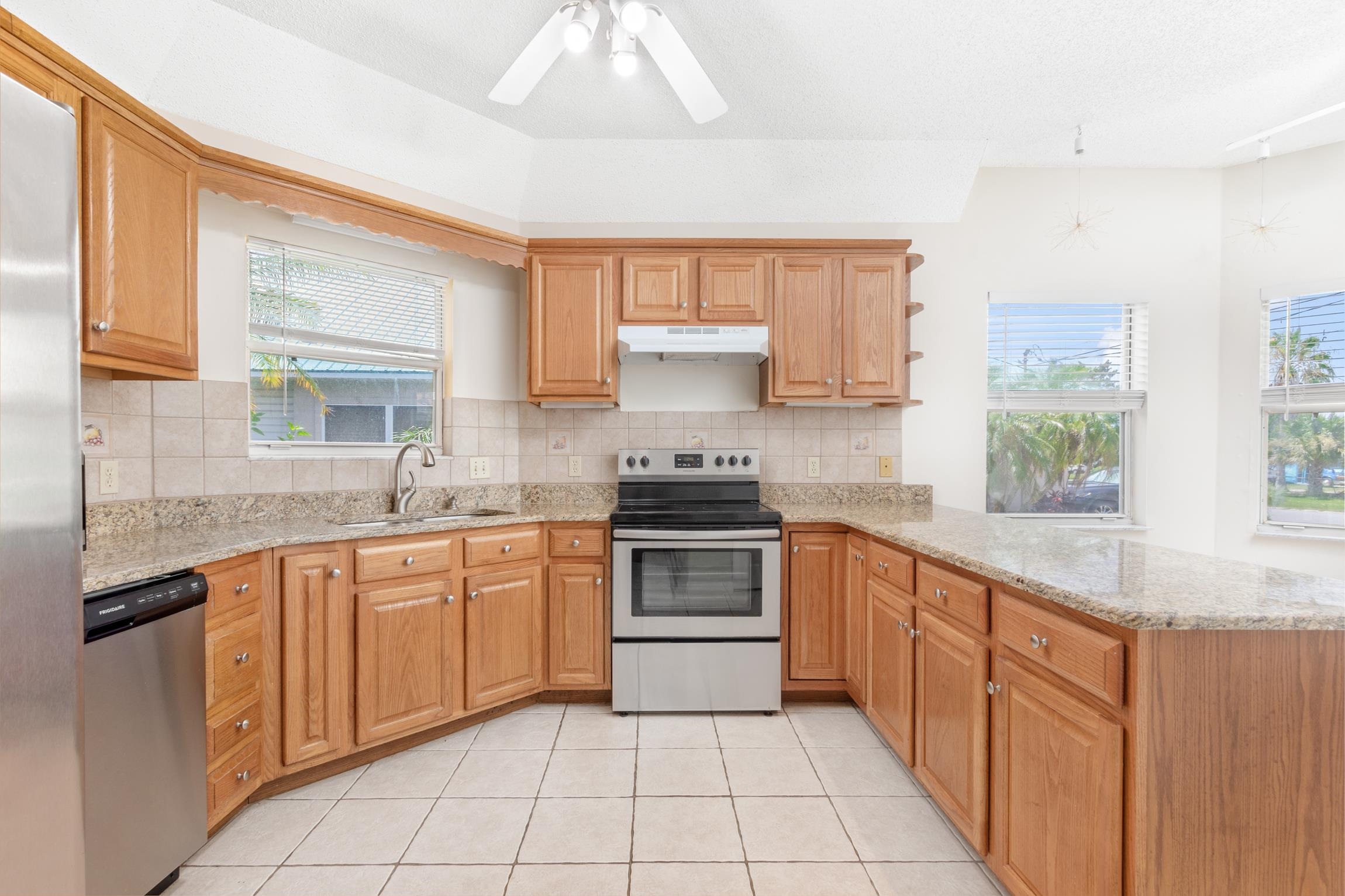 407 Arricola Ave