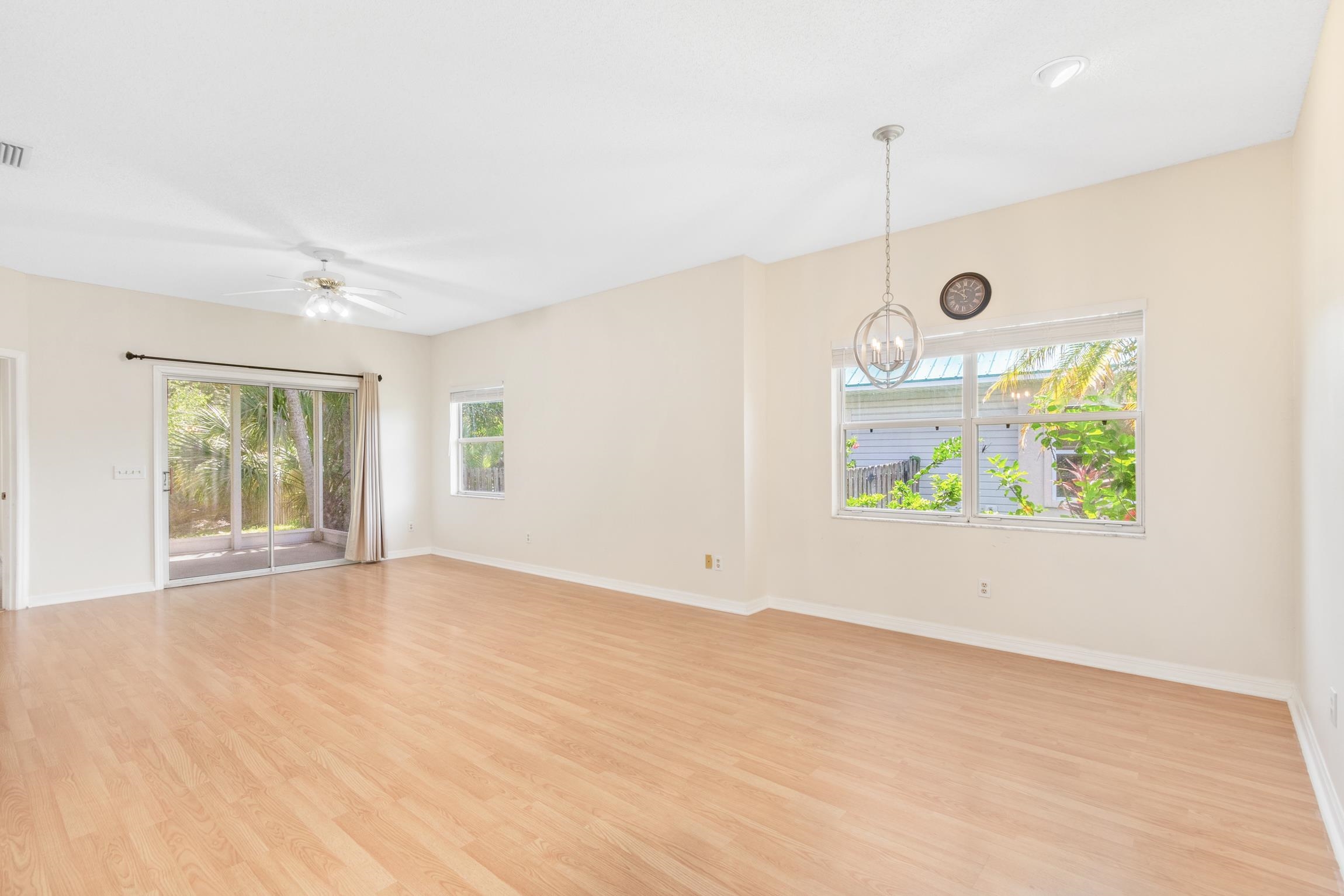 407 Arricola Ave