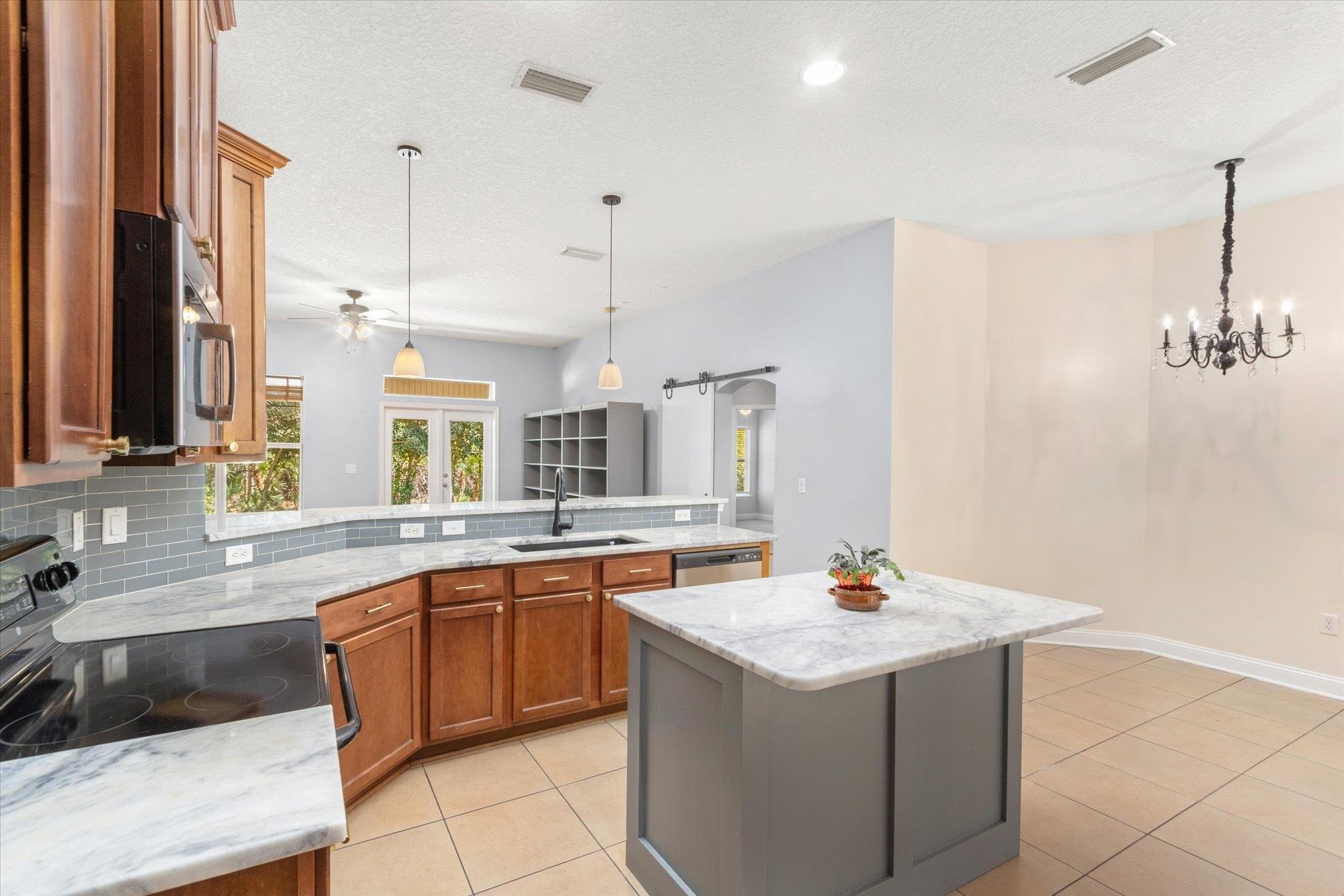 916 S Garden Lake