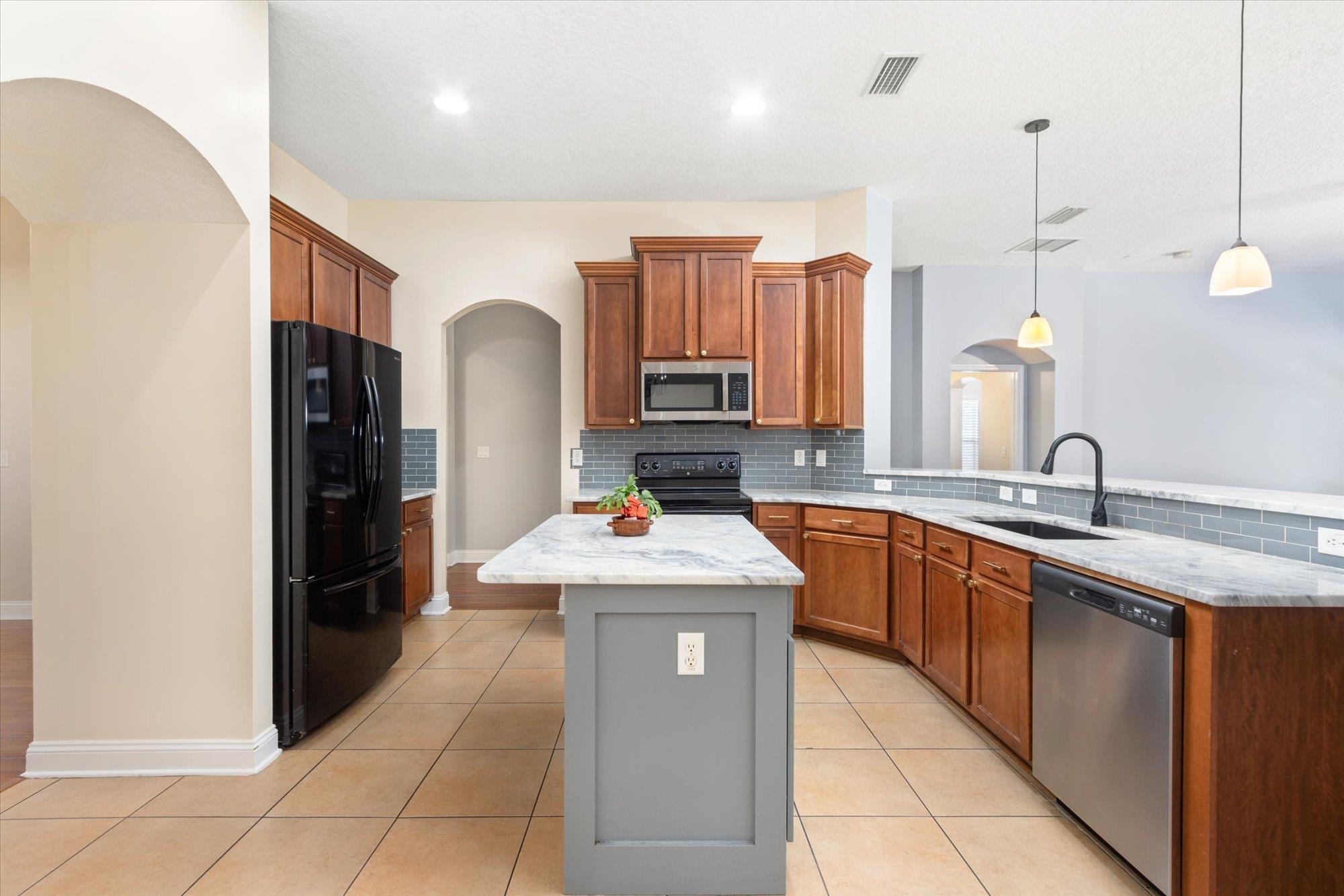 916 S Garden Lake