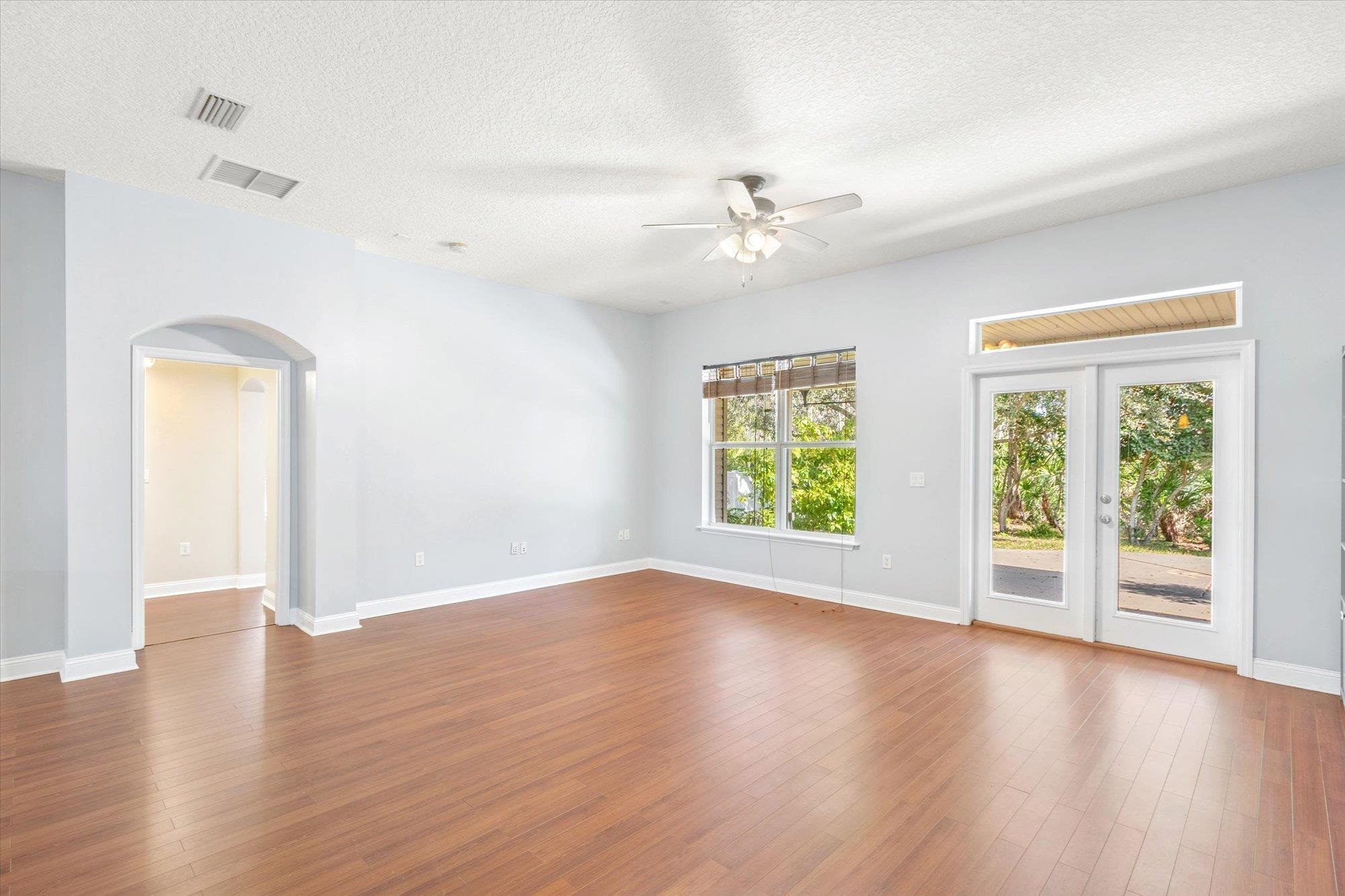916 S Garden Lake
