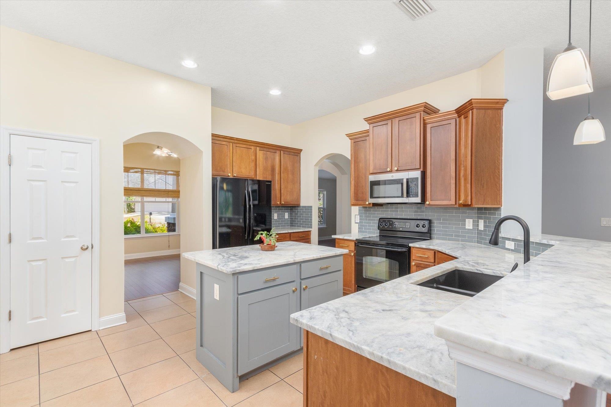 916 S Garden Lake