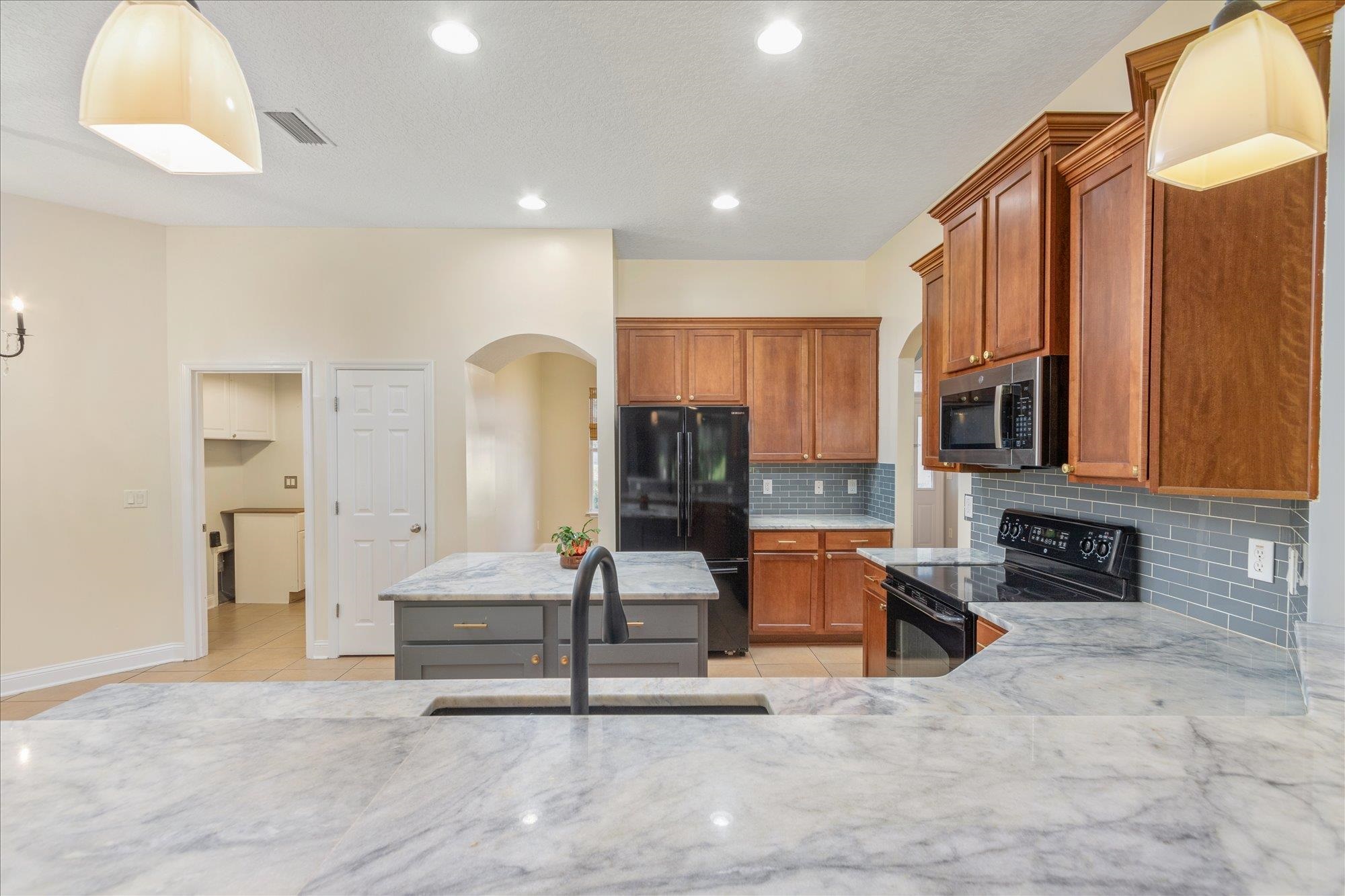 916 S Garden Lake
