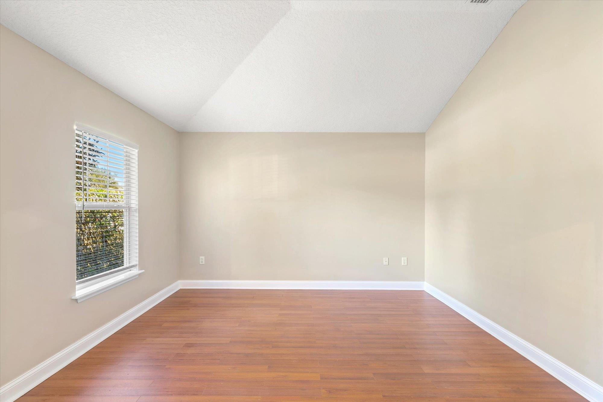 916 S Garden Lake