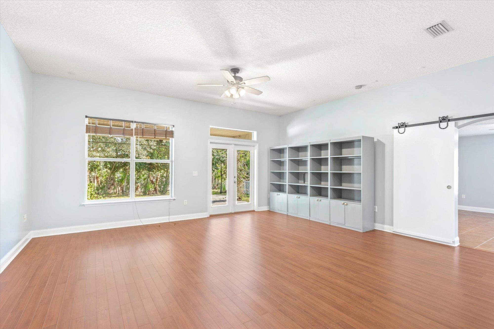 916 S Garden Lake