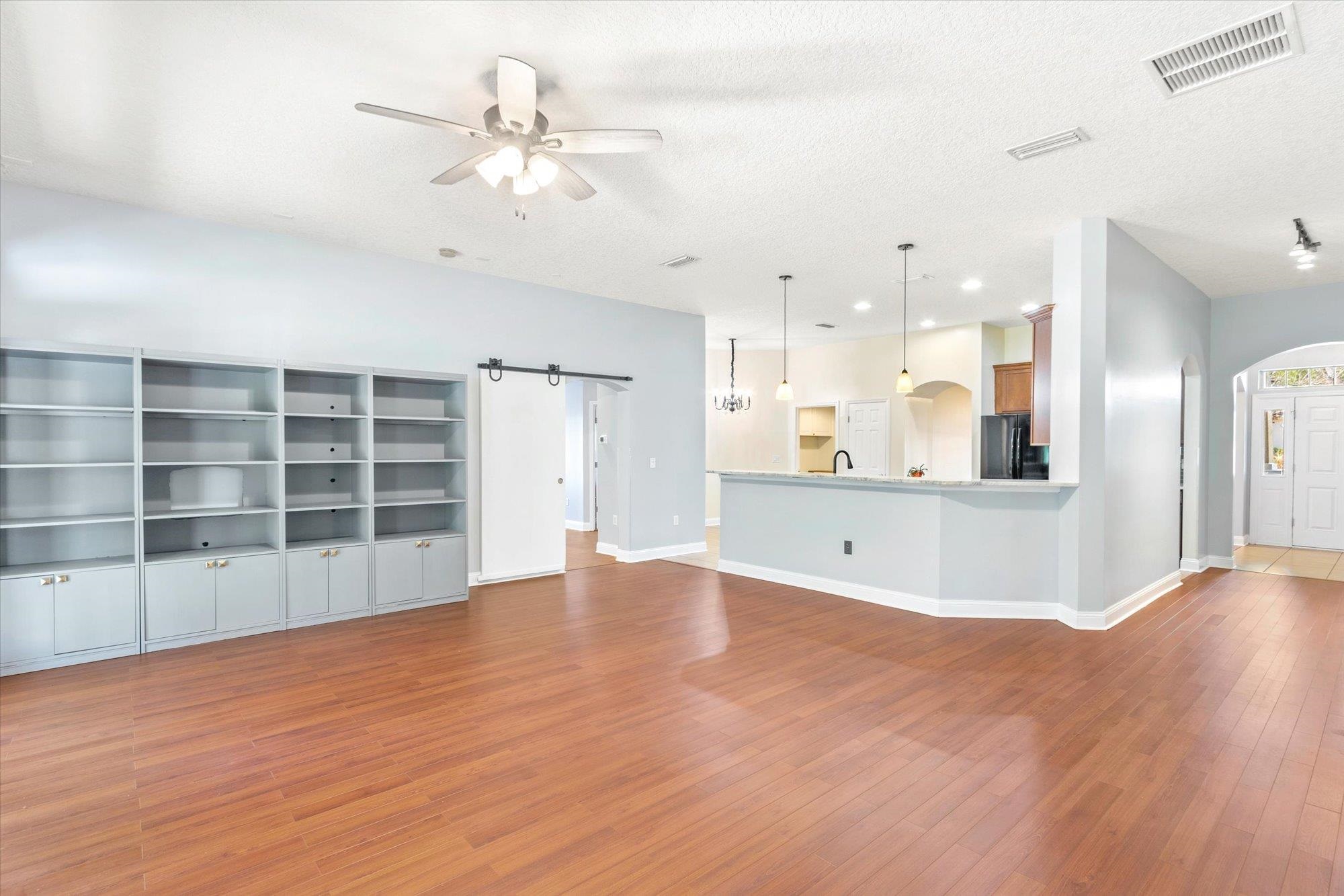 916 S Garden Lake