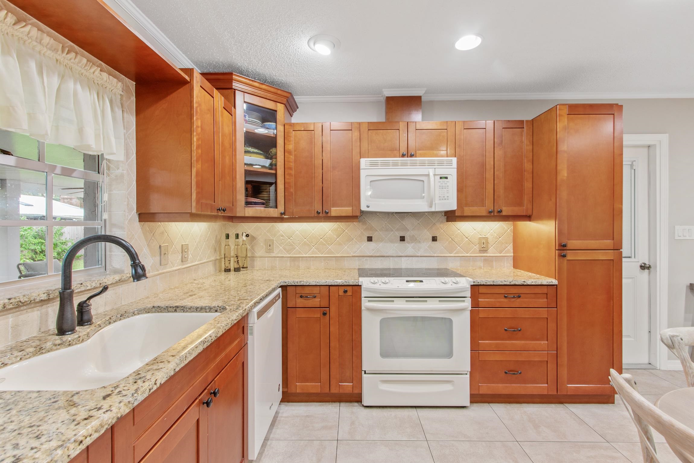405 Lobelia Rd