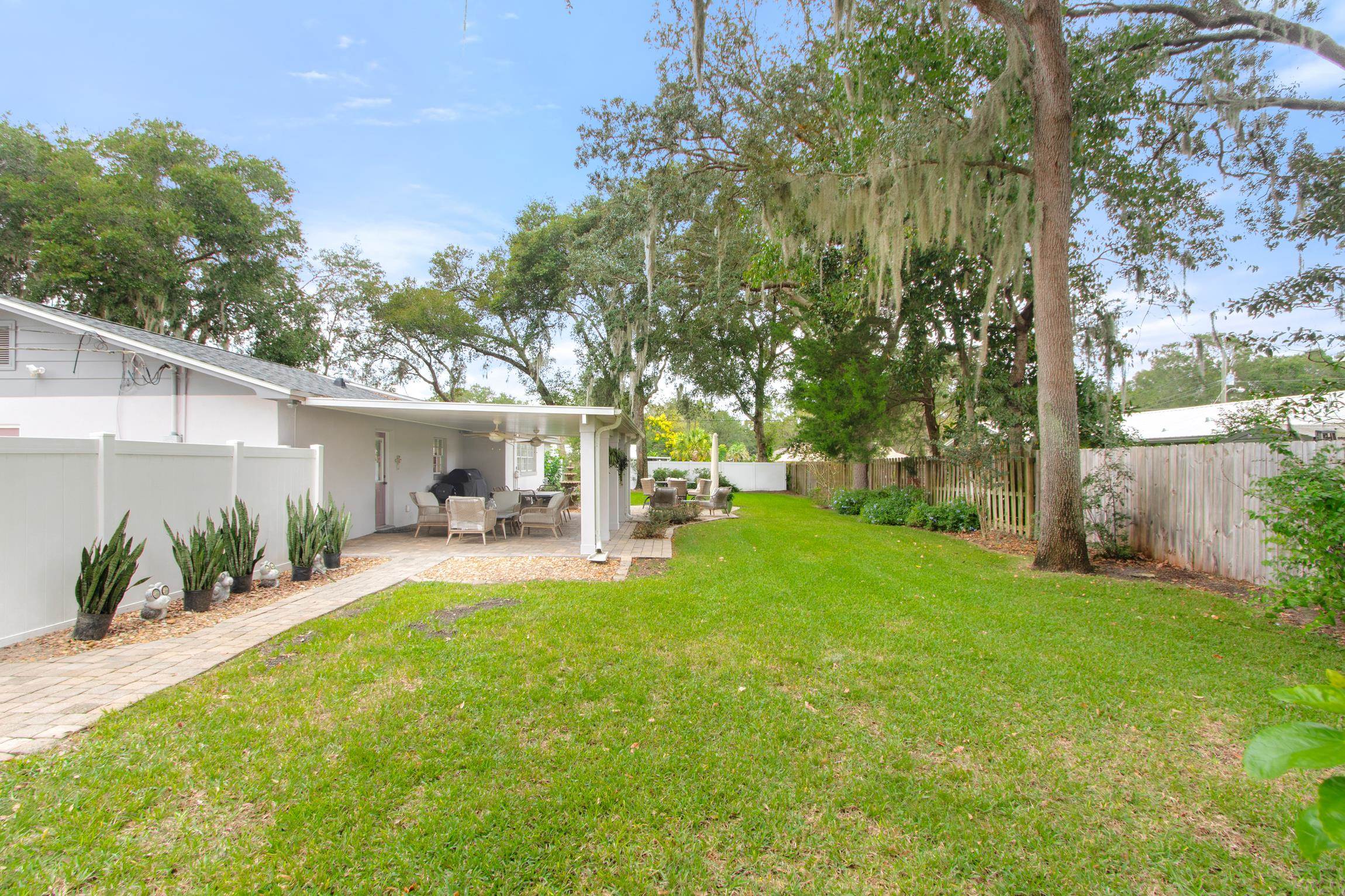 405 Lobelia Rd