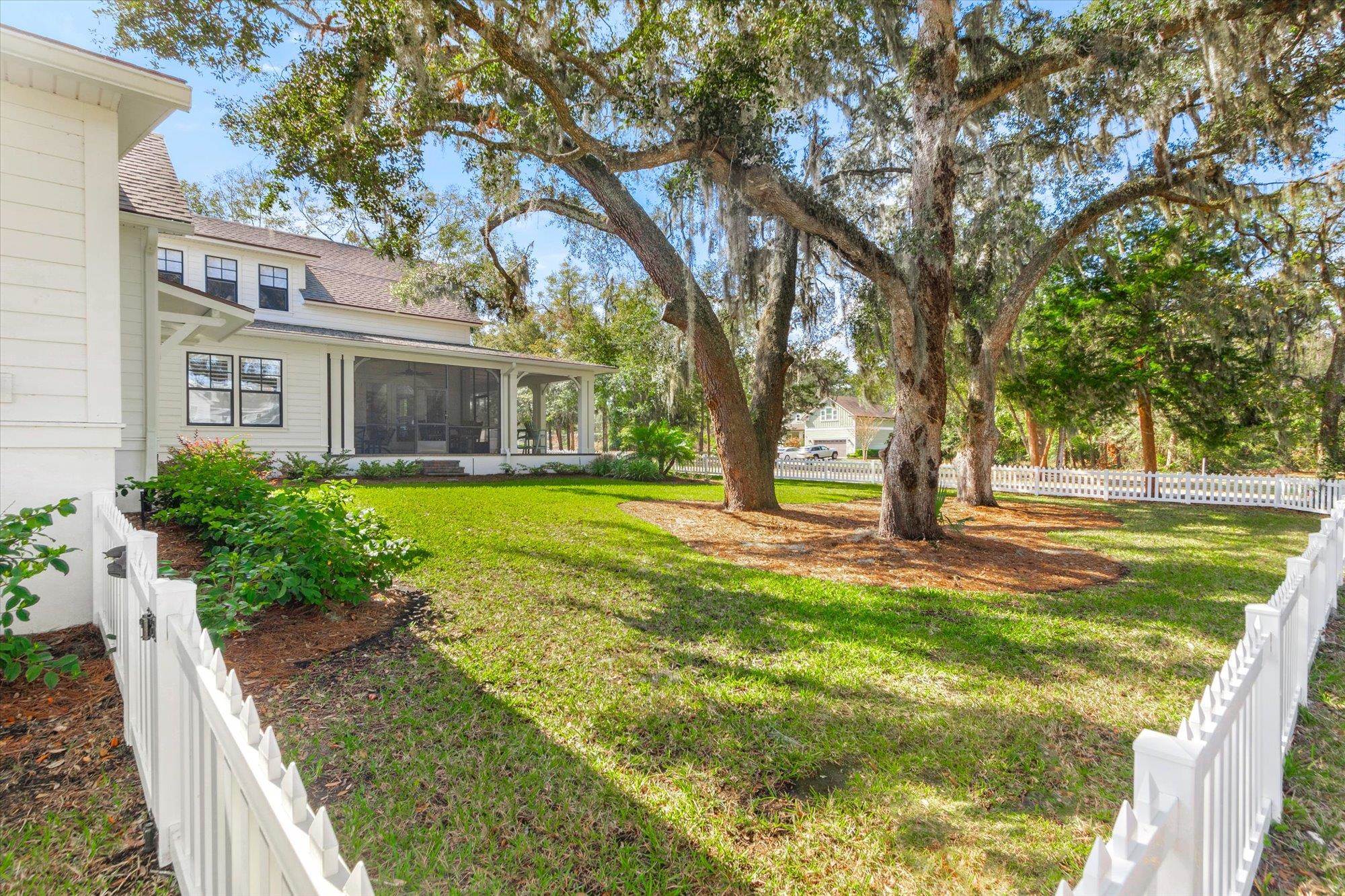28341 Grandview Manor