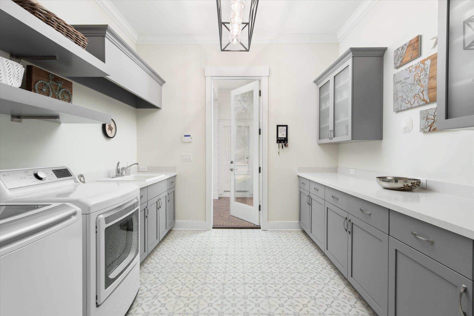 28341 Grandview Manor