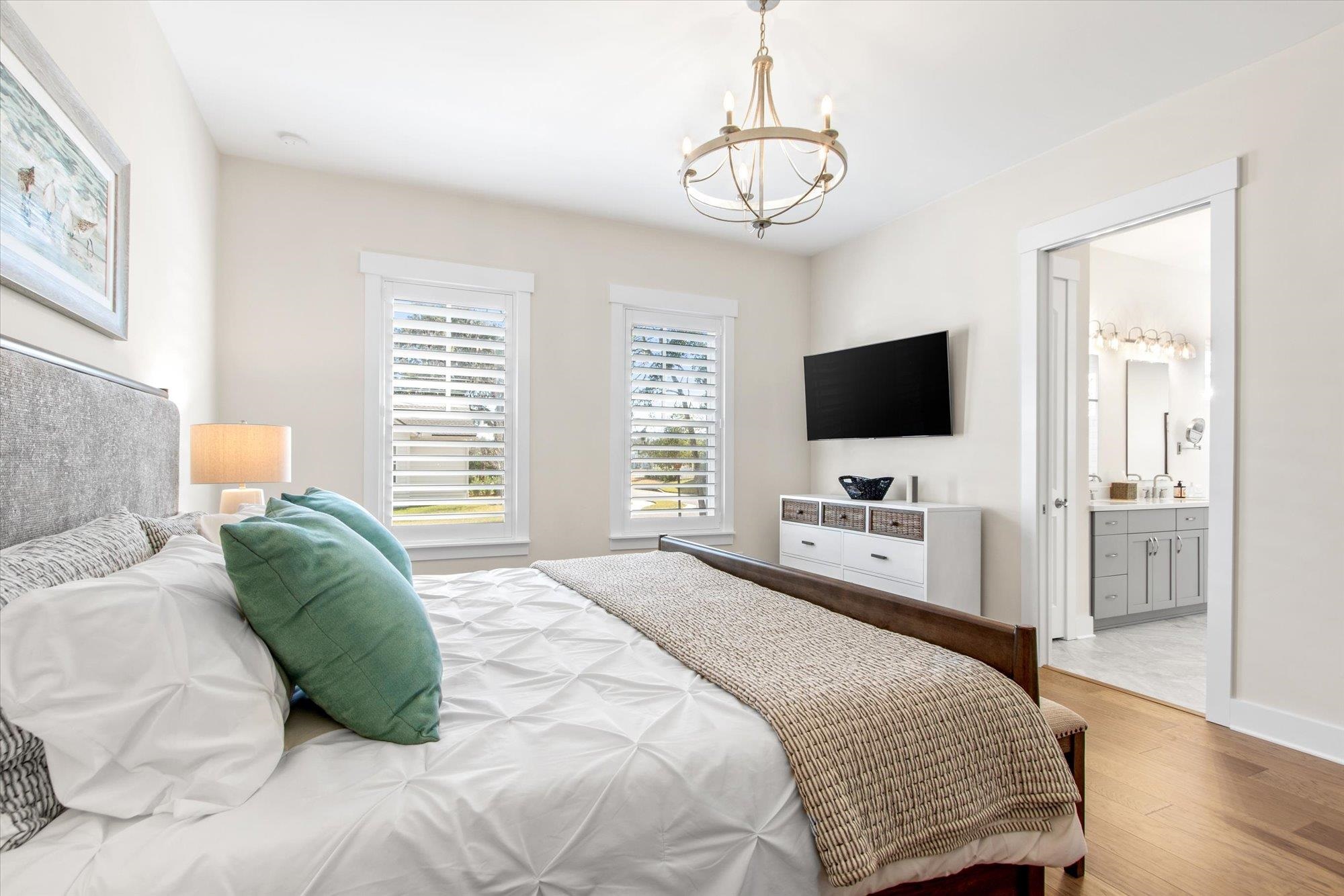 28341 Grandview Manor