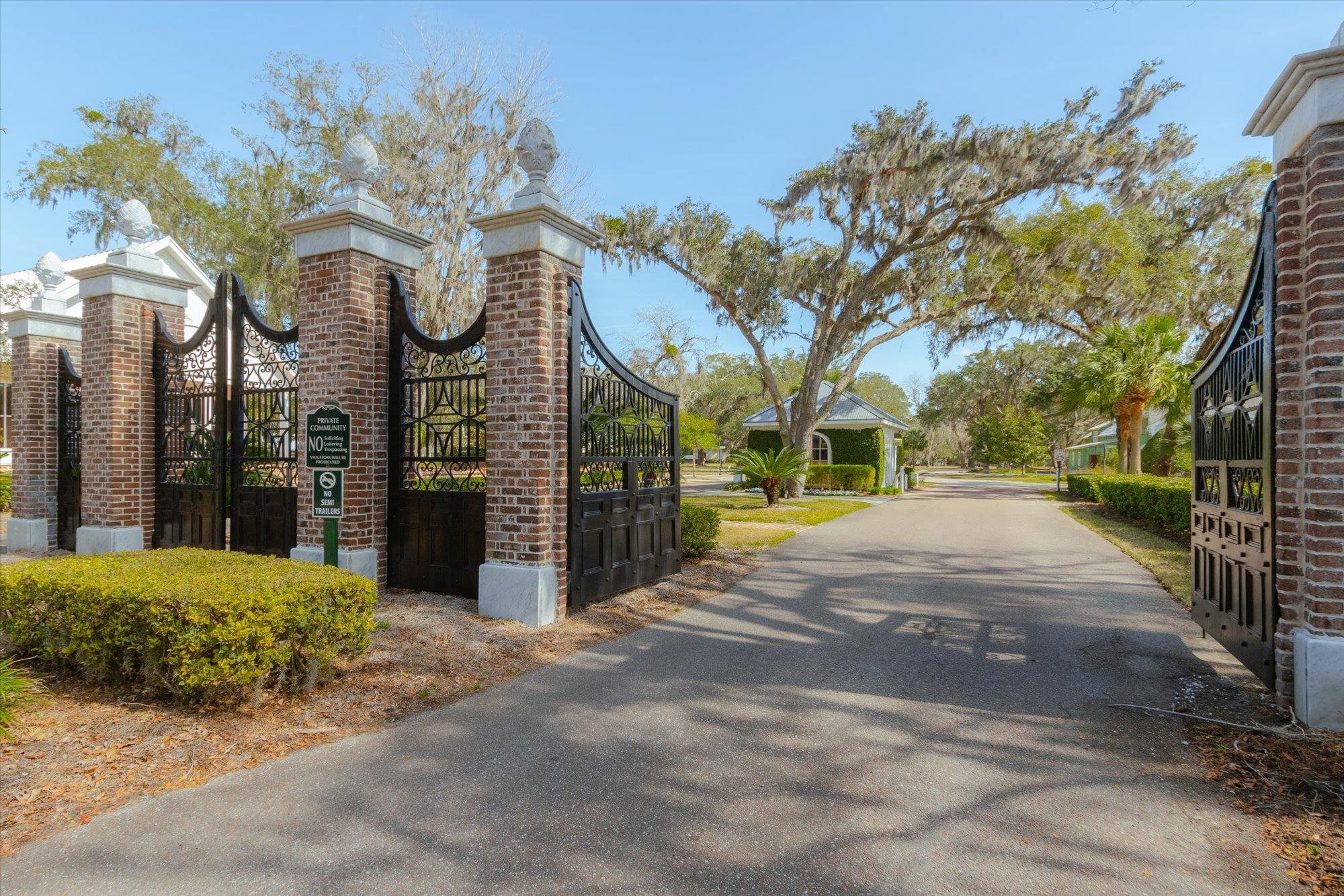 28341 Grandview Manor