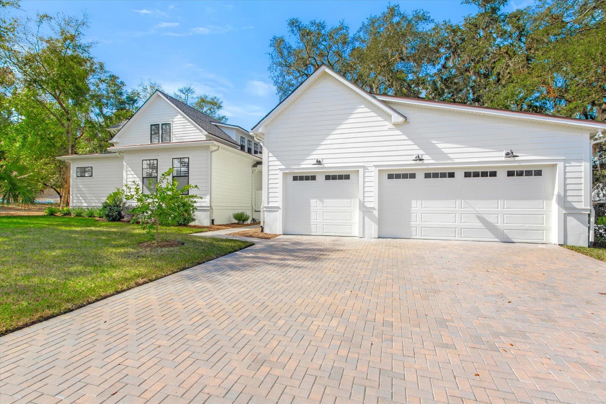 28341 Grandview Manor