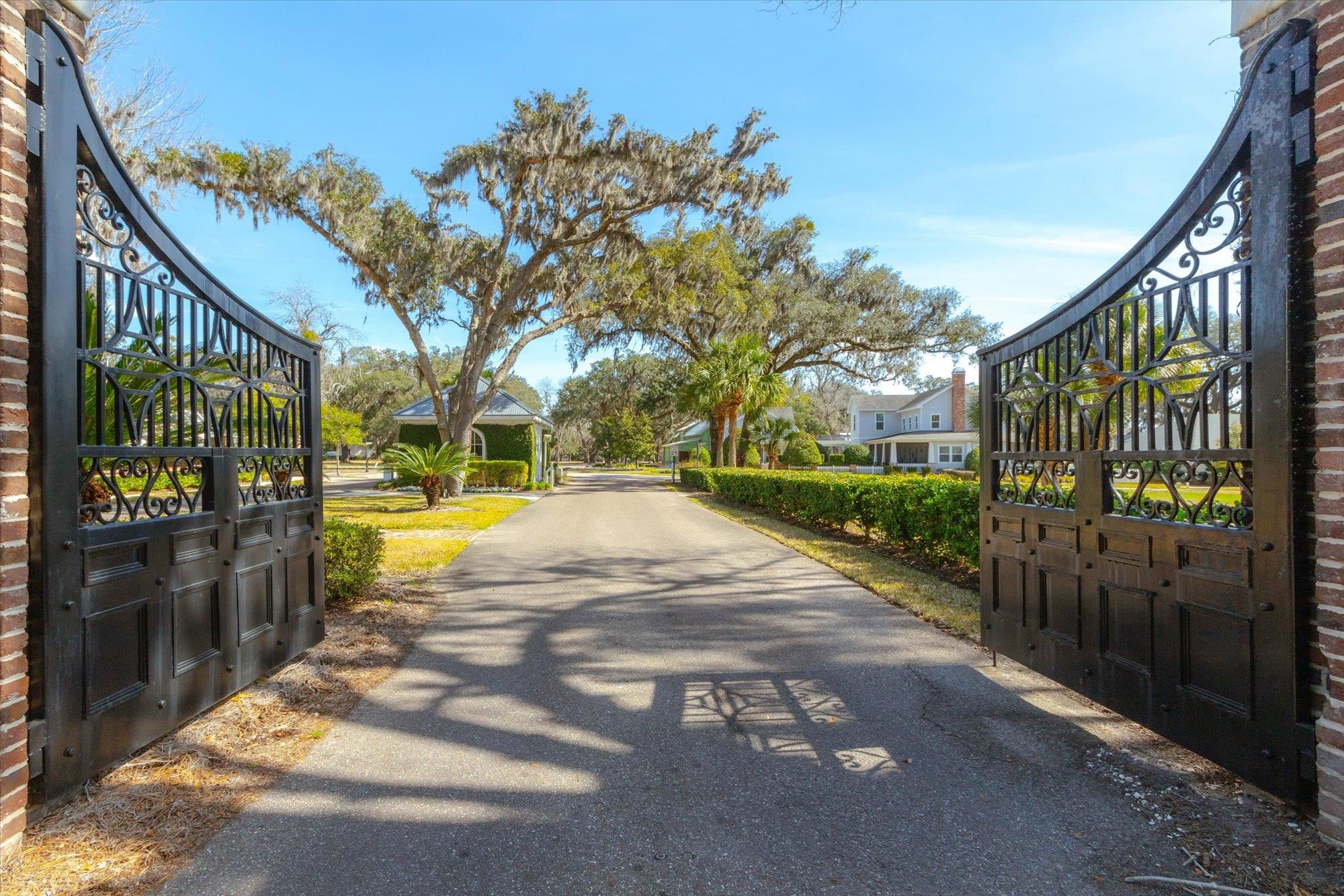 28341 Grandview Manor