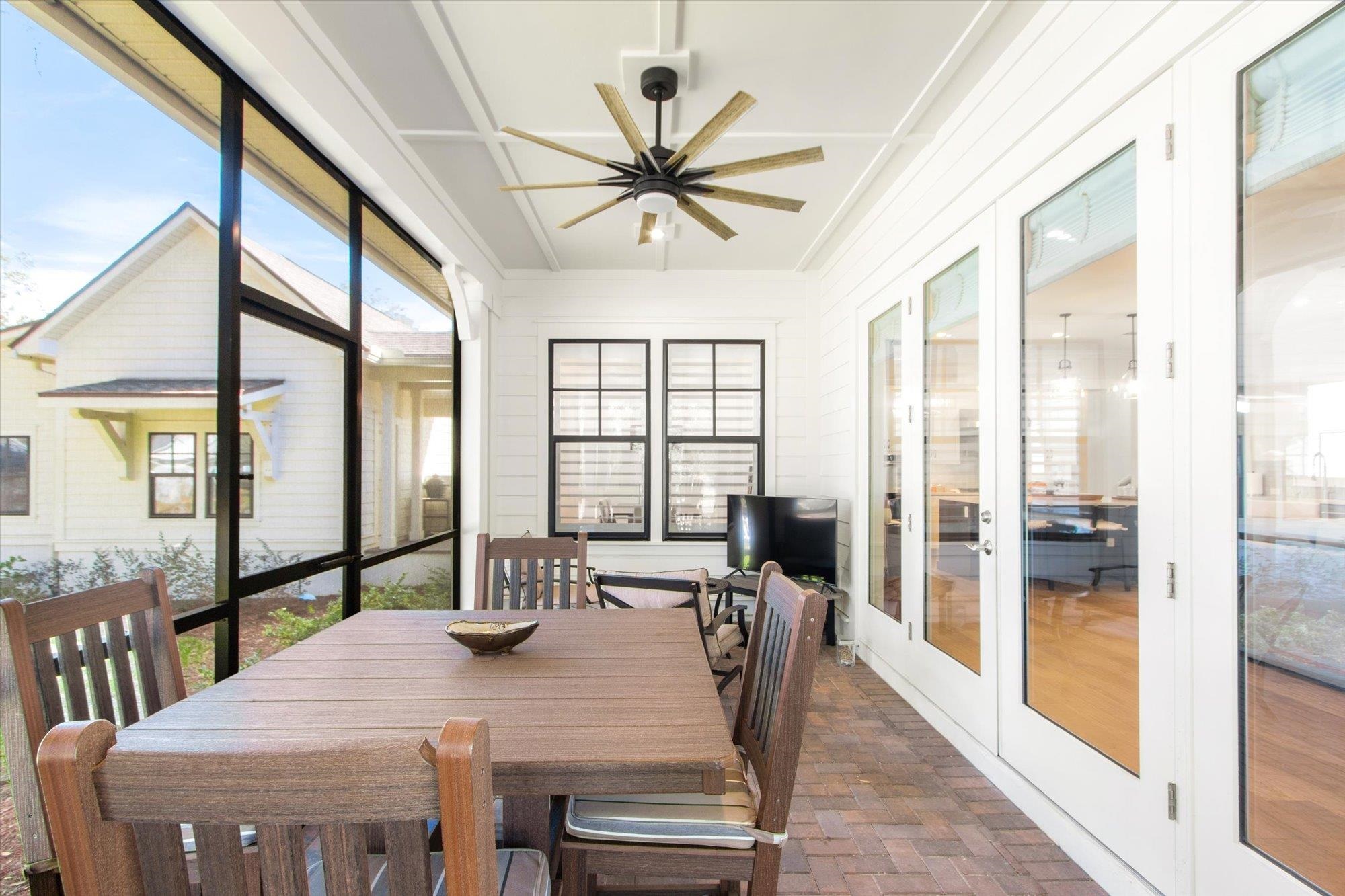 28341 Grandview Manor