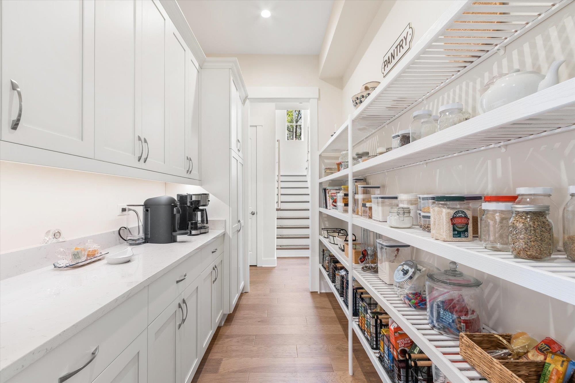 28341 Grandview Manor