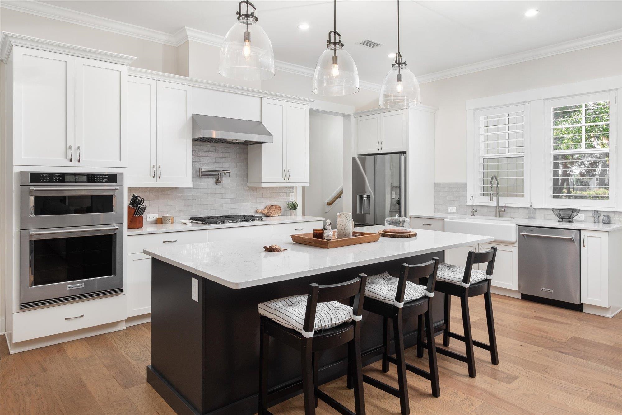 28341 Grandview Manor