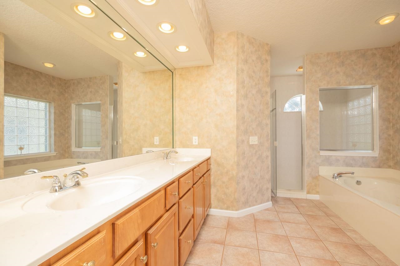 932 Spring Lake Ct
