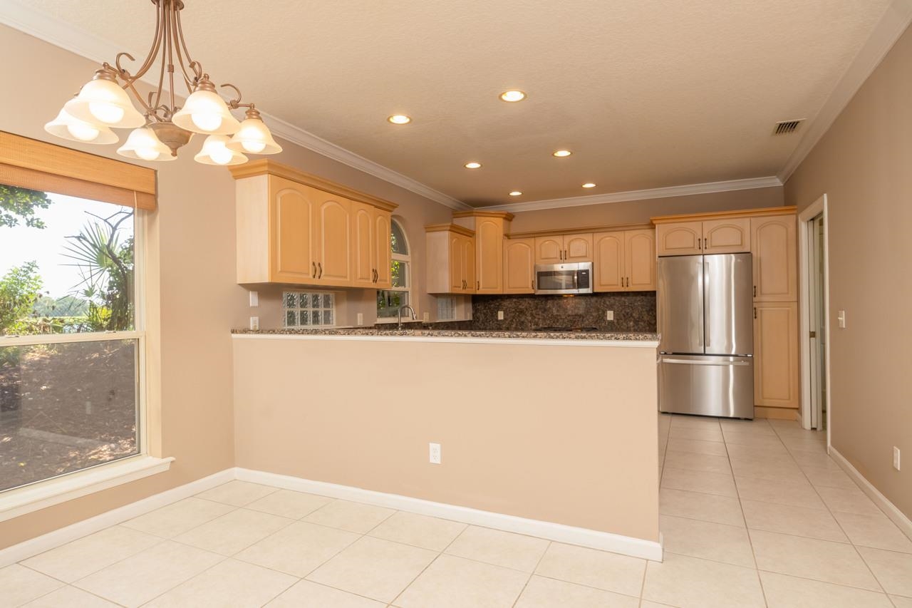 932 Spring Lake Ct