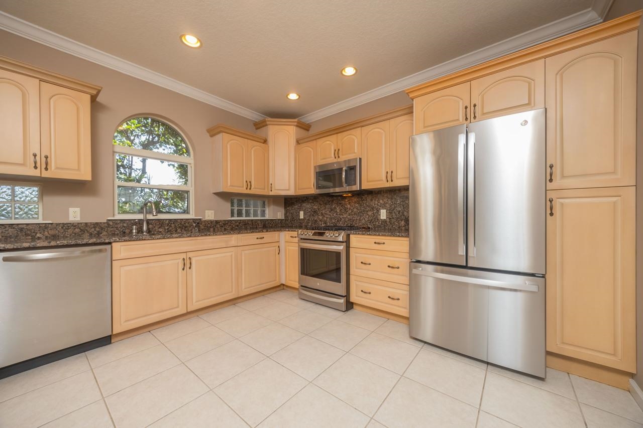 932 Spring Lake Ct