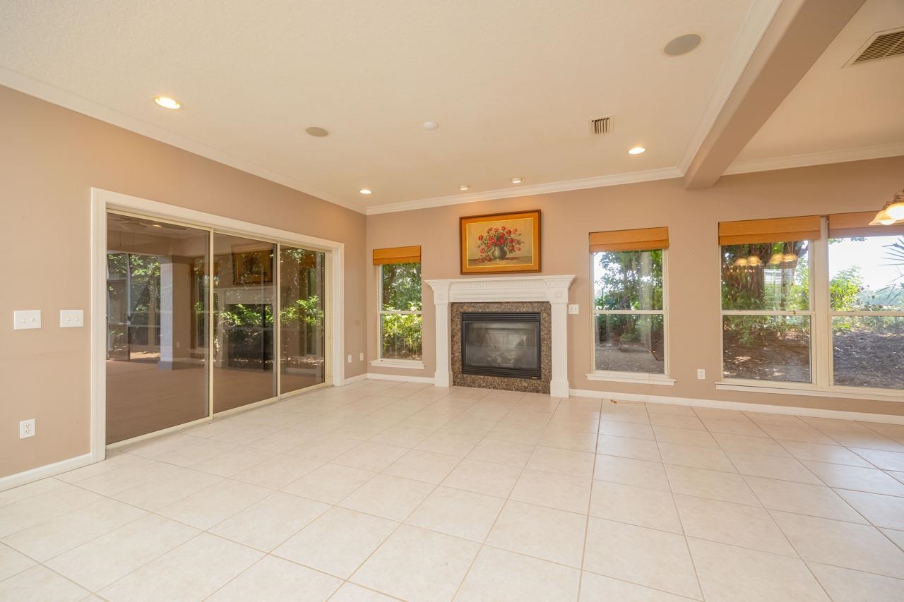 932 Spring Lake Ct