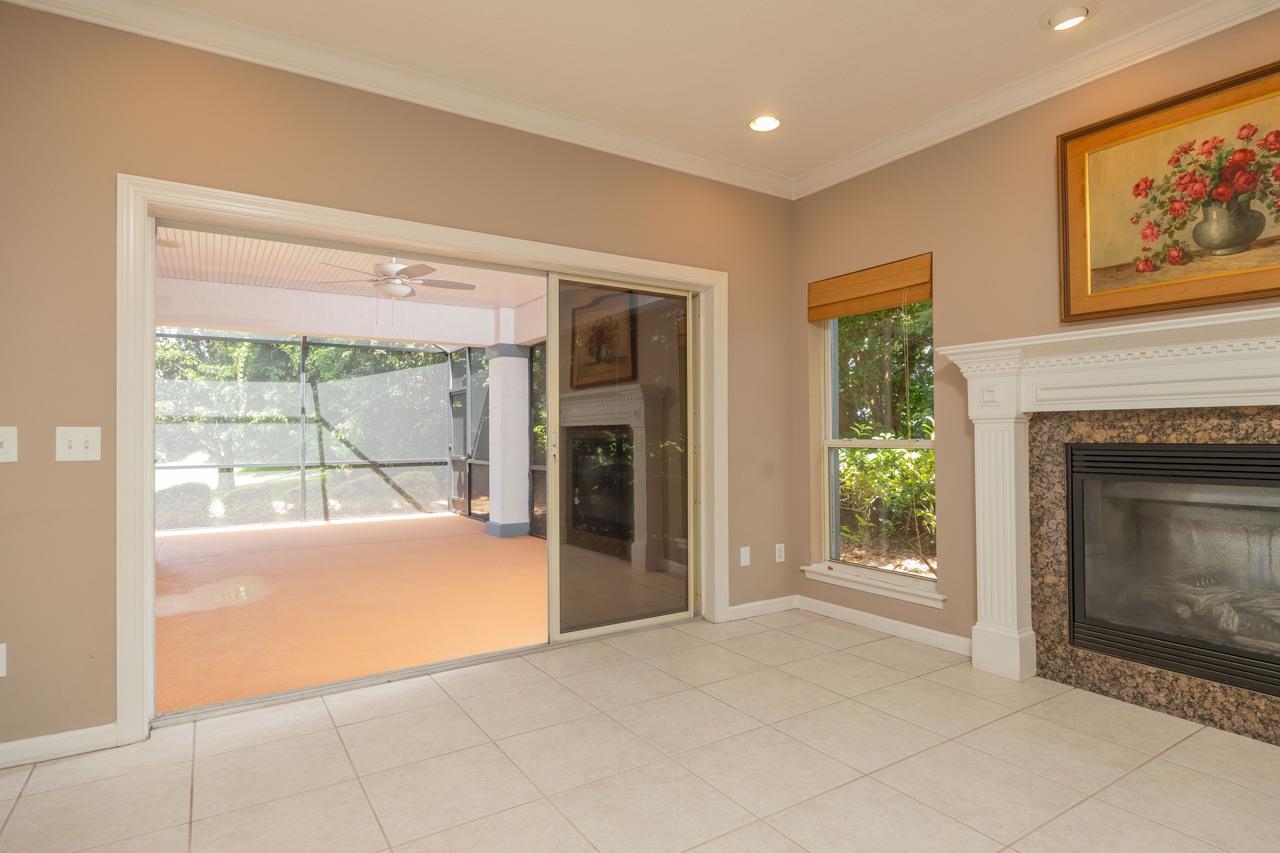 932 Spring Lake Ct