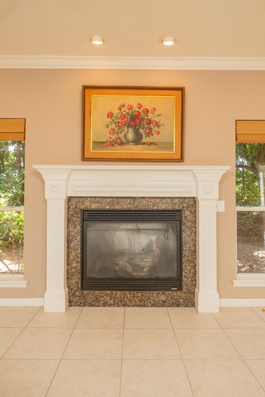 932 Spring Lake Ct