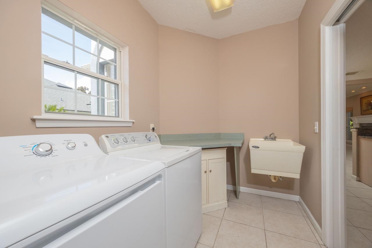 932 Spring Lake Ct