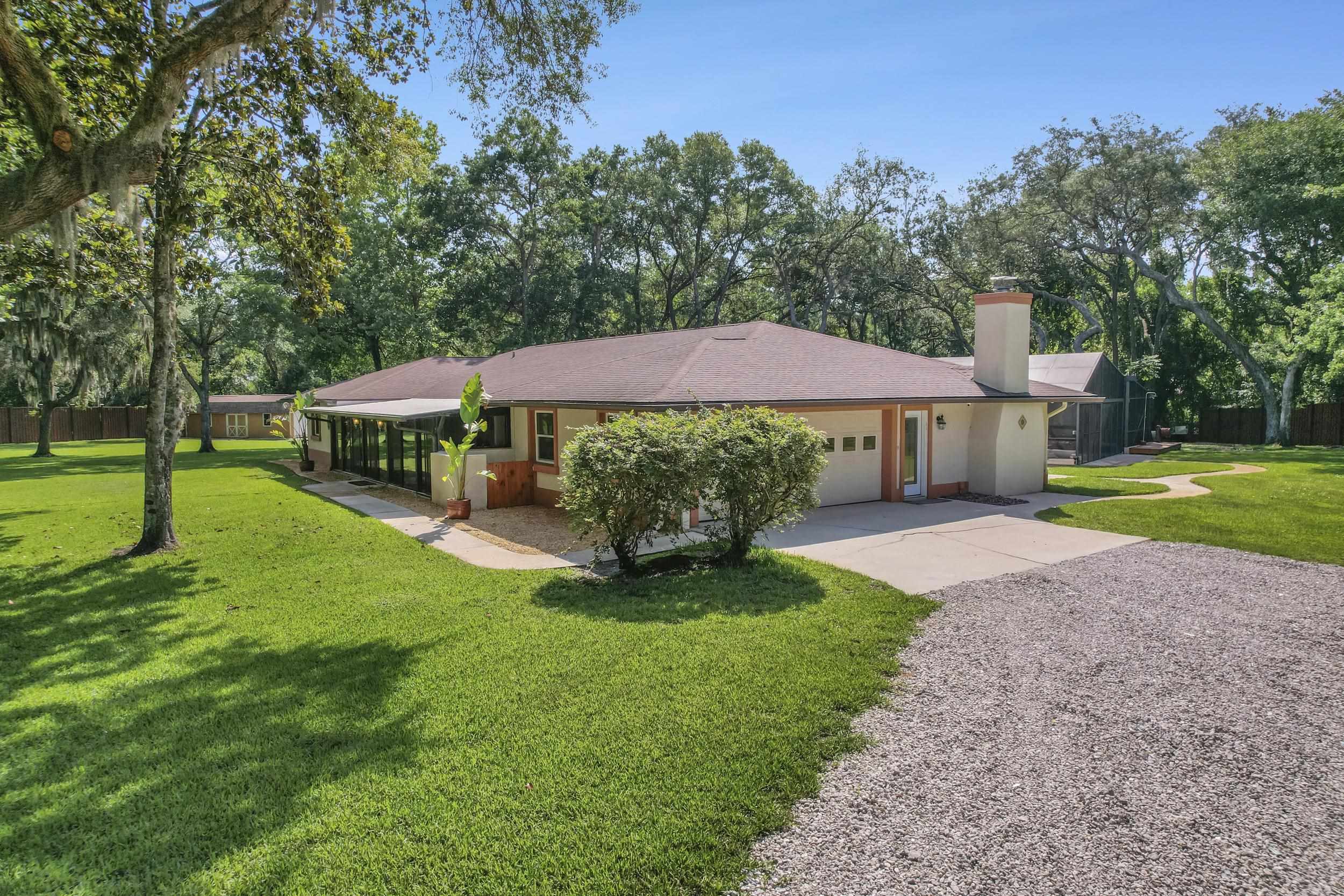 1043 Winterhawk Dr