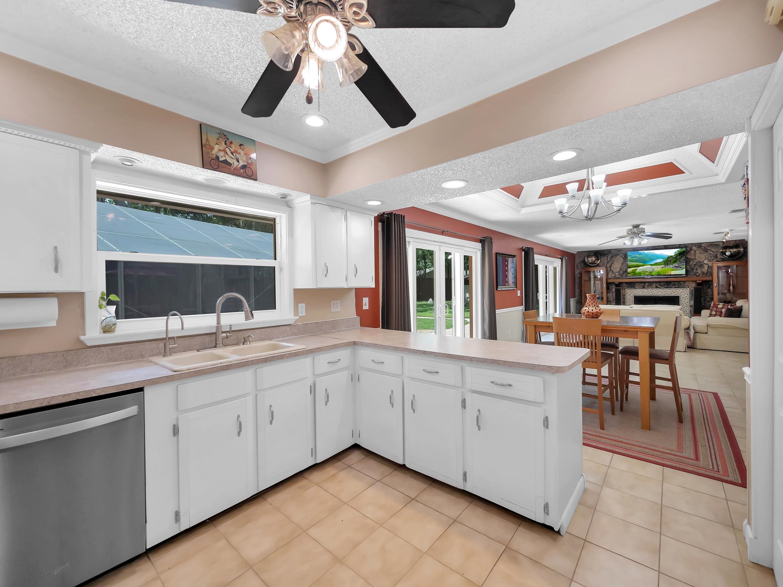 1043 Winterhawk Dr