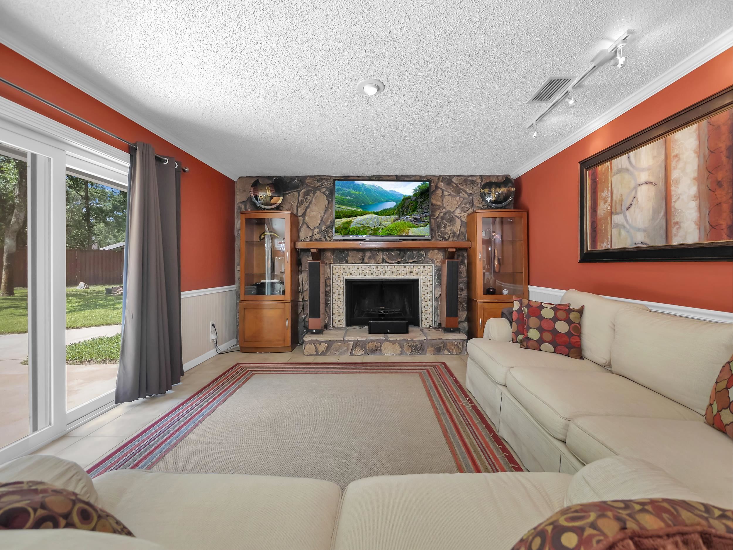 1043 Winterhawk Dr