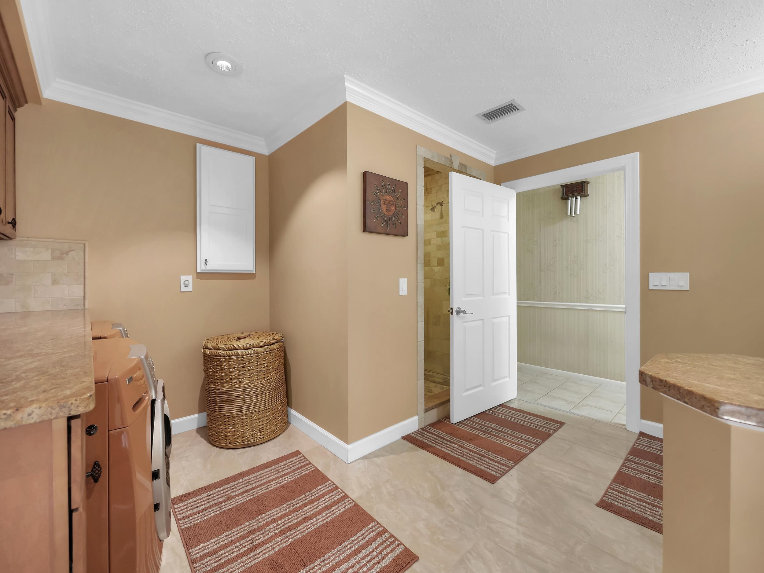 1043 Winterhawk Dr
