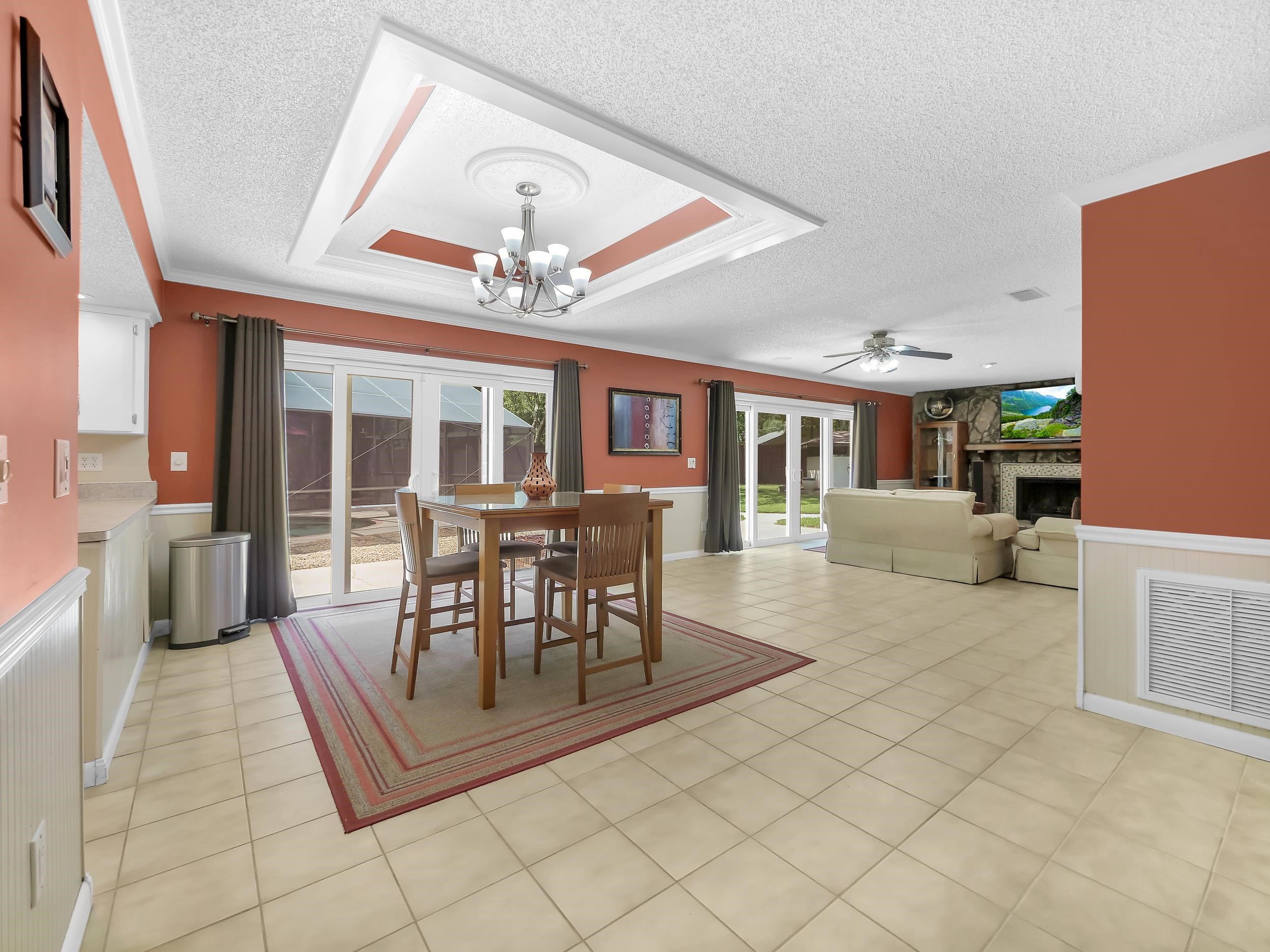 1043 Winterhawk Dr