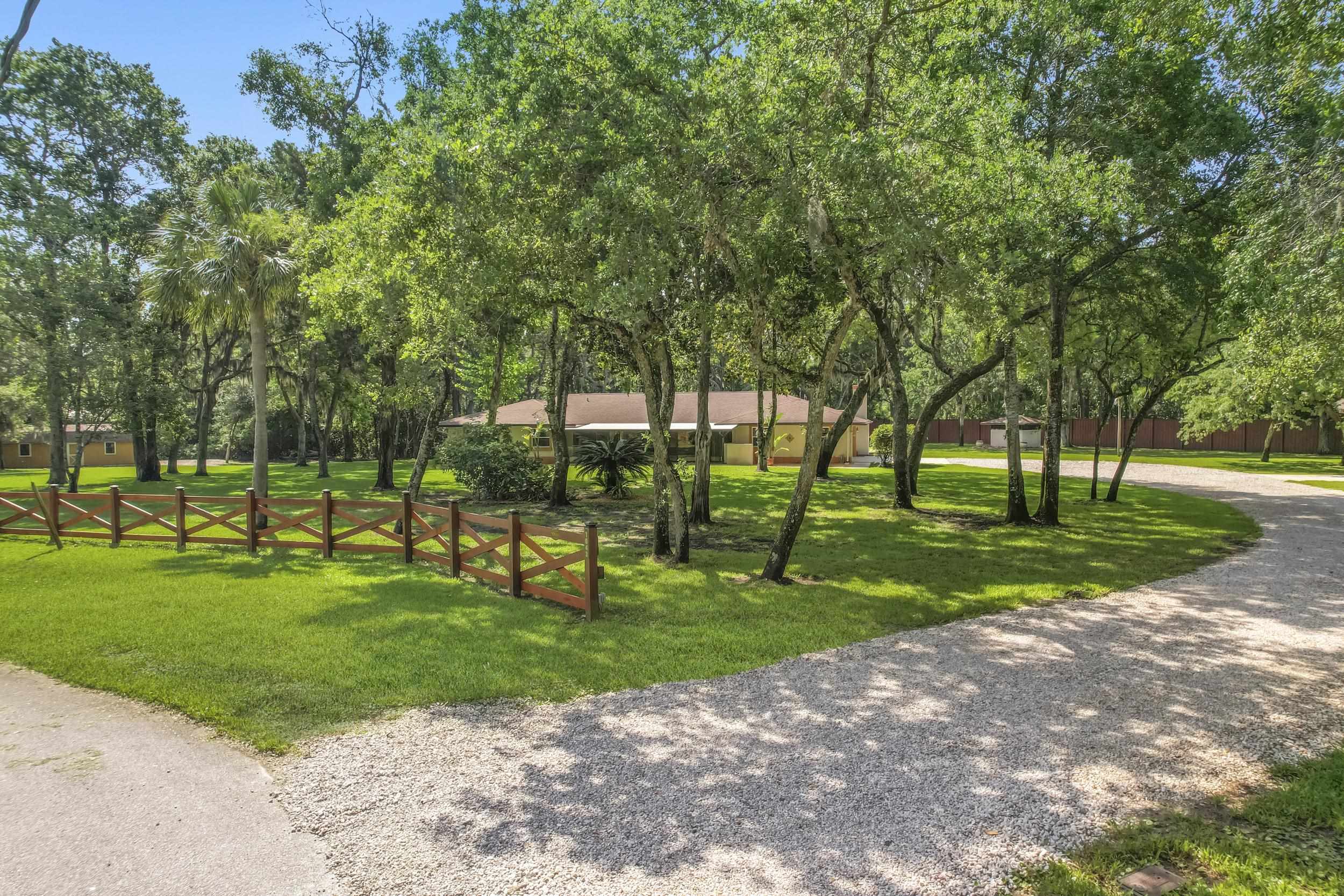 1043 Winterhawk Dr