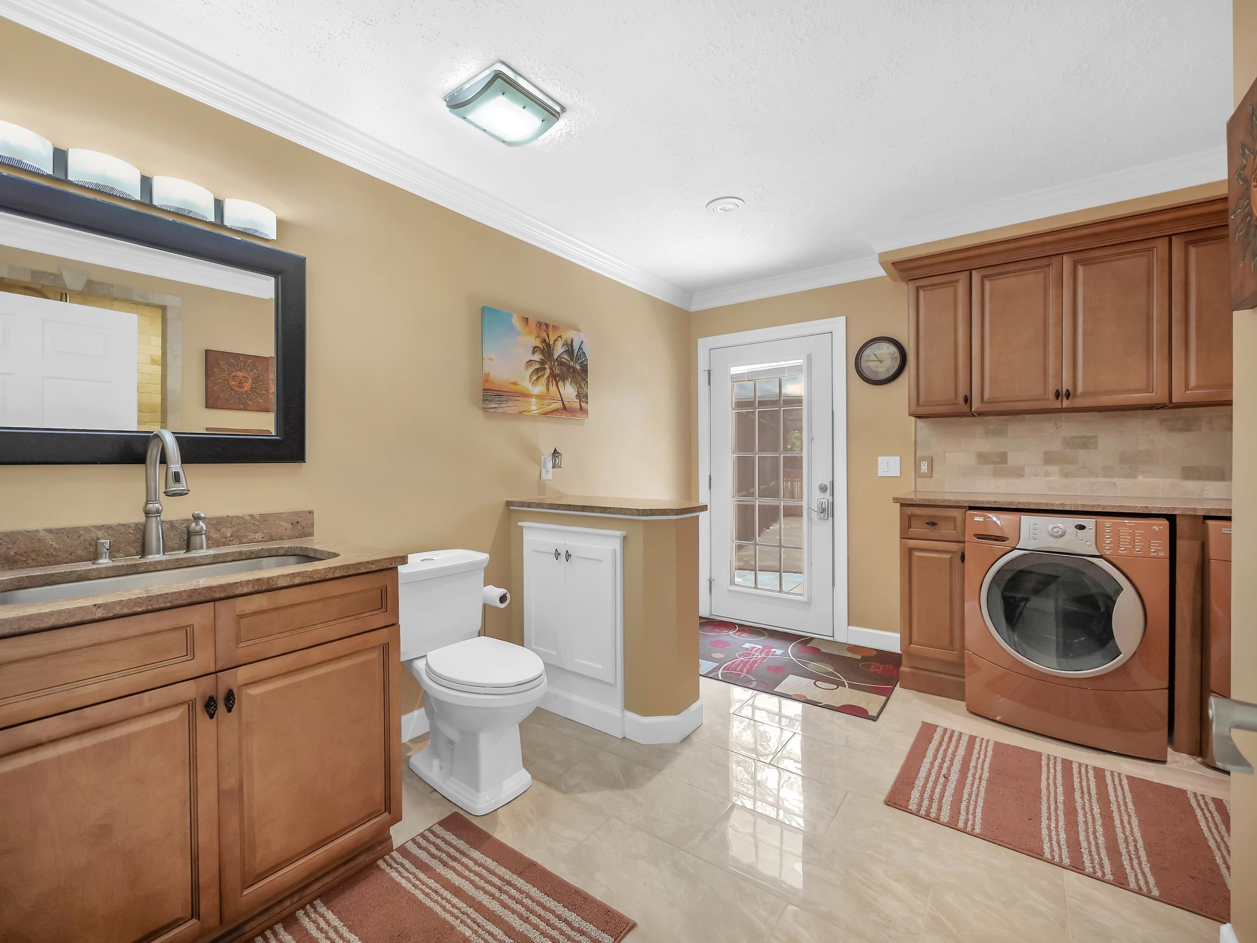 1043 Winterhawk Dr
