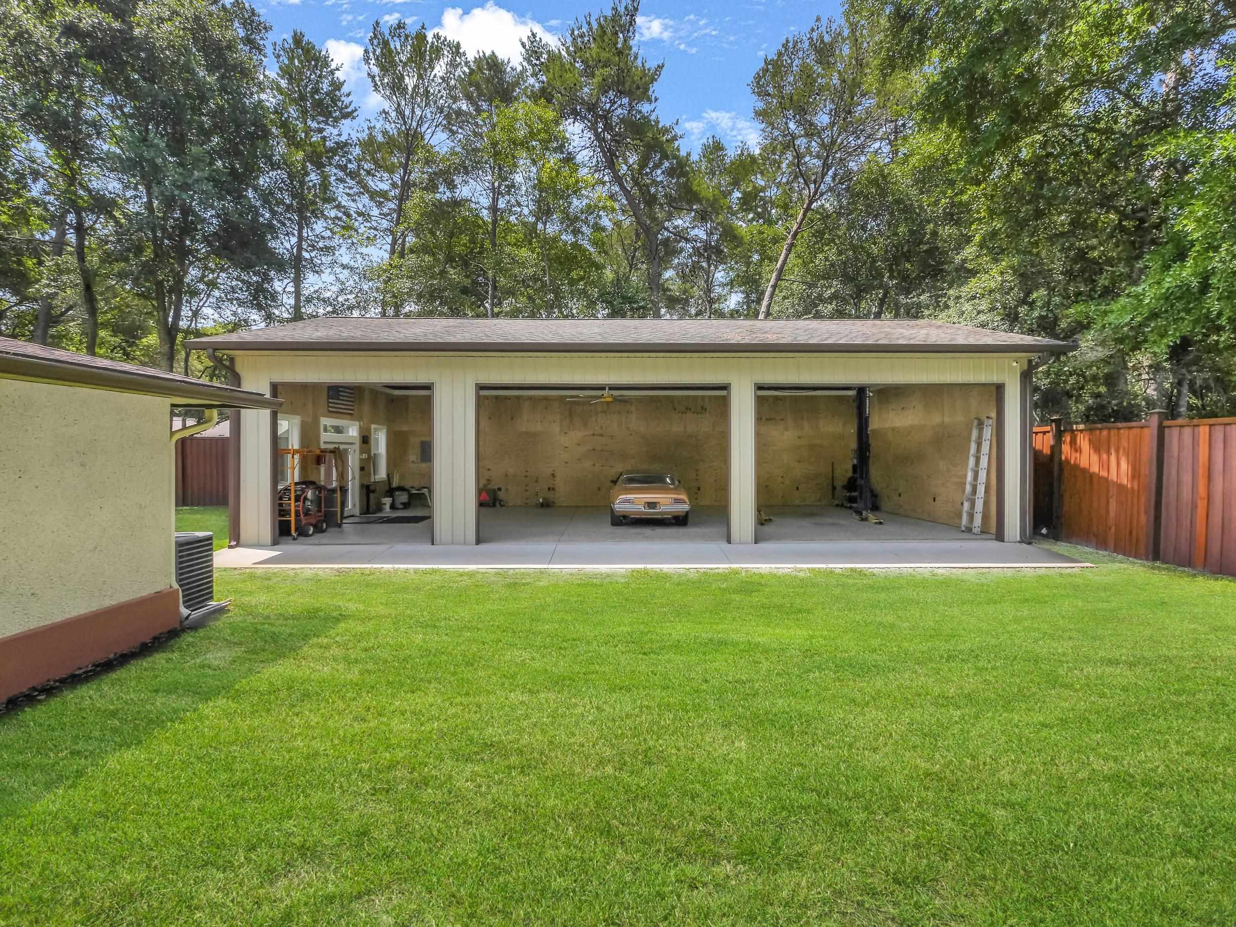 1043 Winterhawk Dr