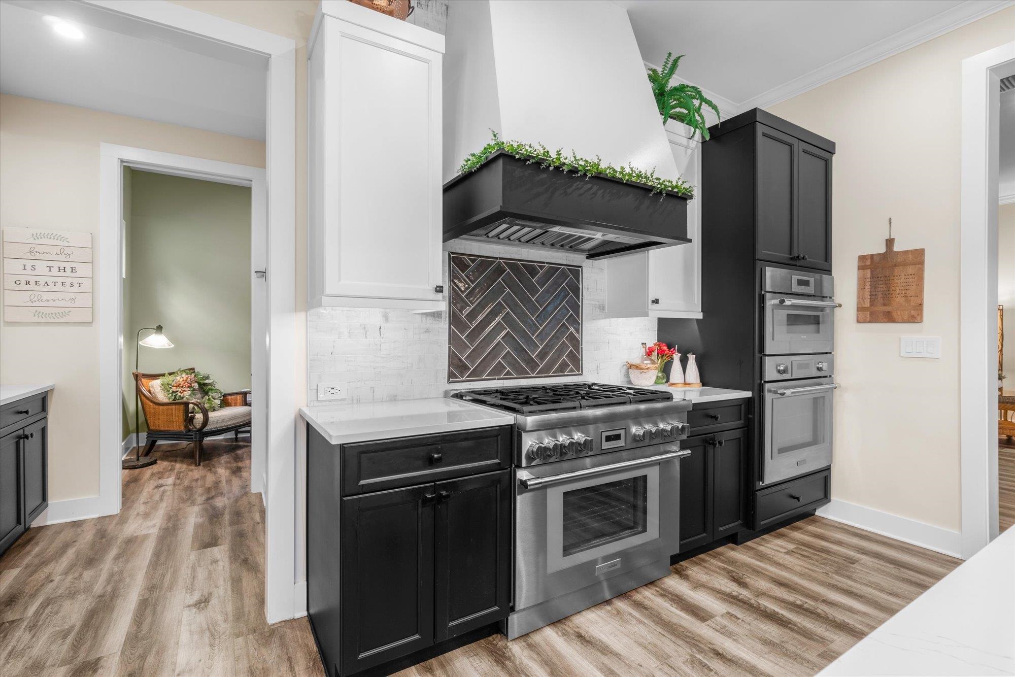 29318 Grandview Manor
