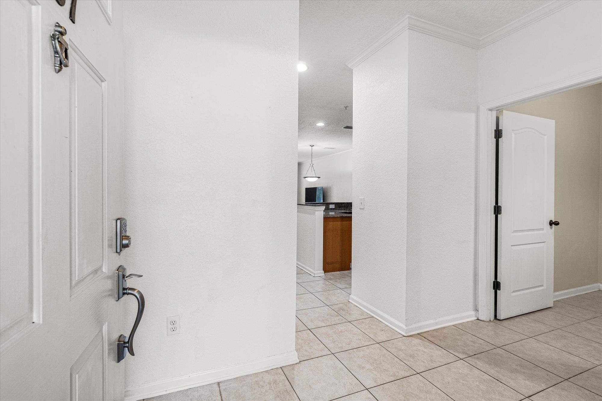 105 E Pine Hollow Trl Unit: 207