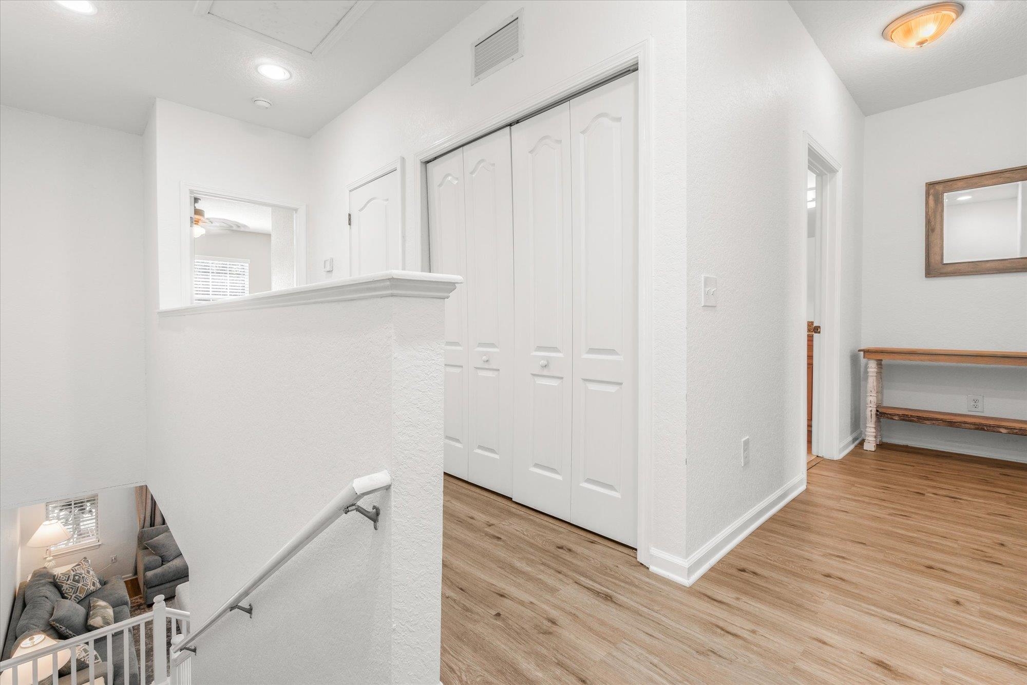 105 E Pine Hollow Trl Unit: 207