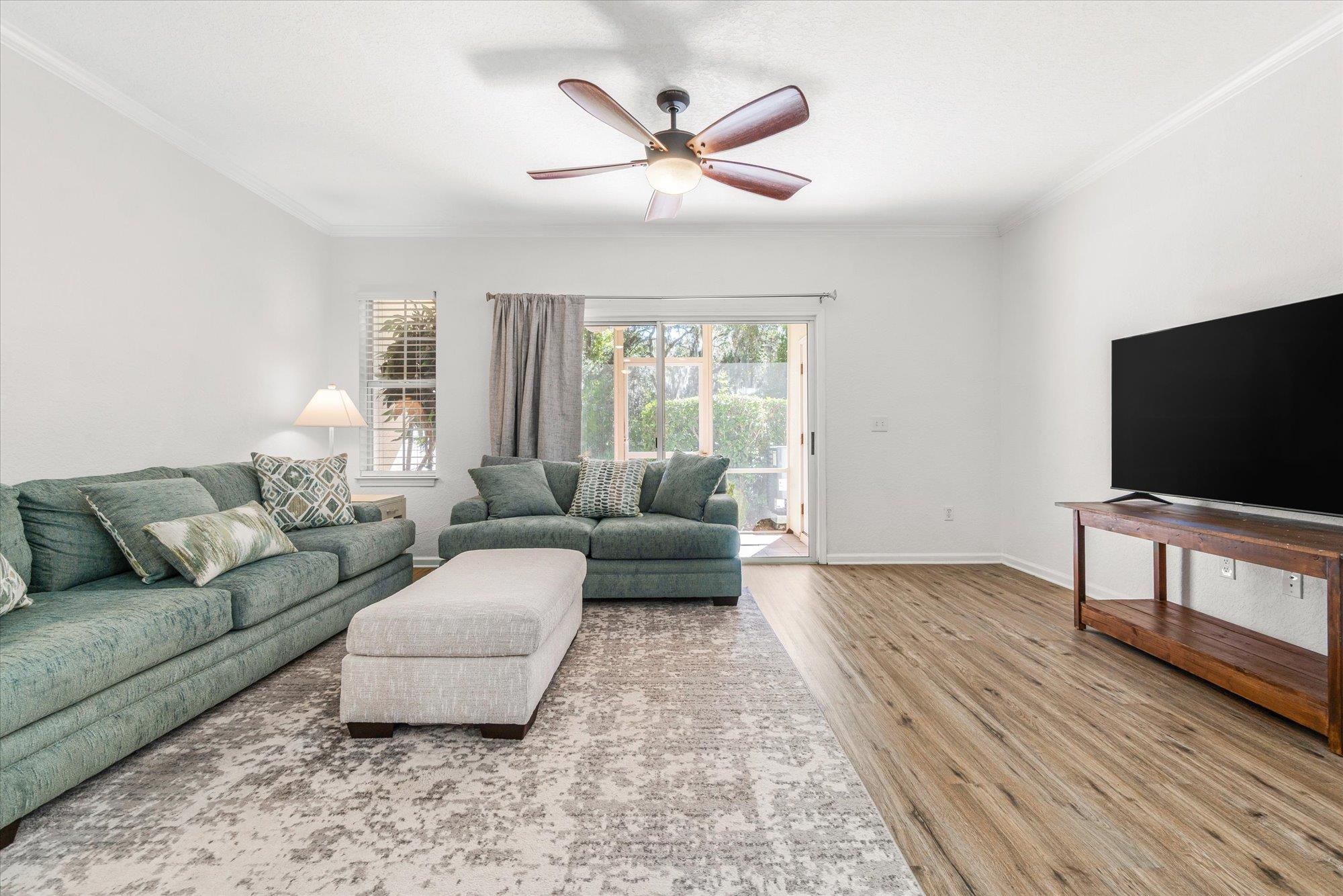 105 E Pine Hollow Trl Unit: 207