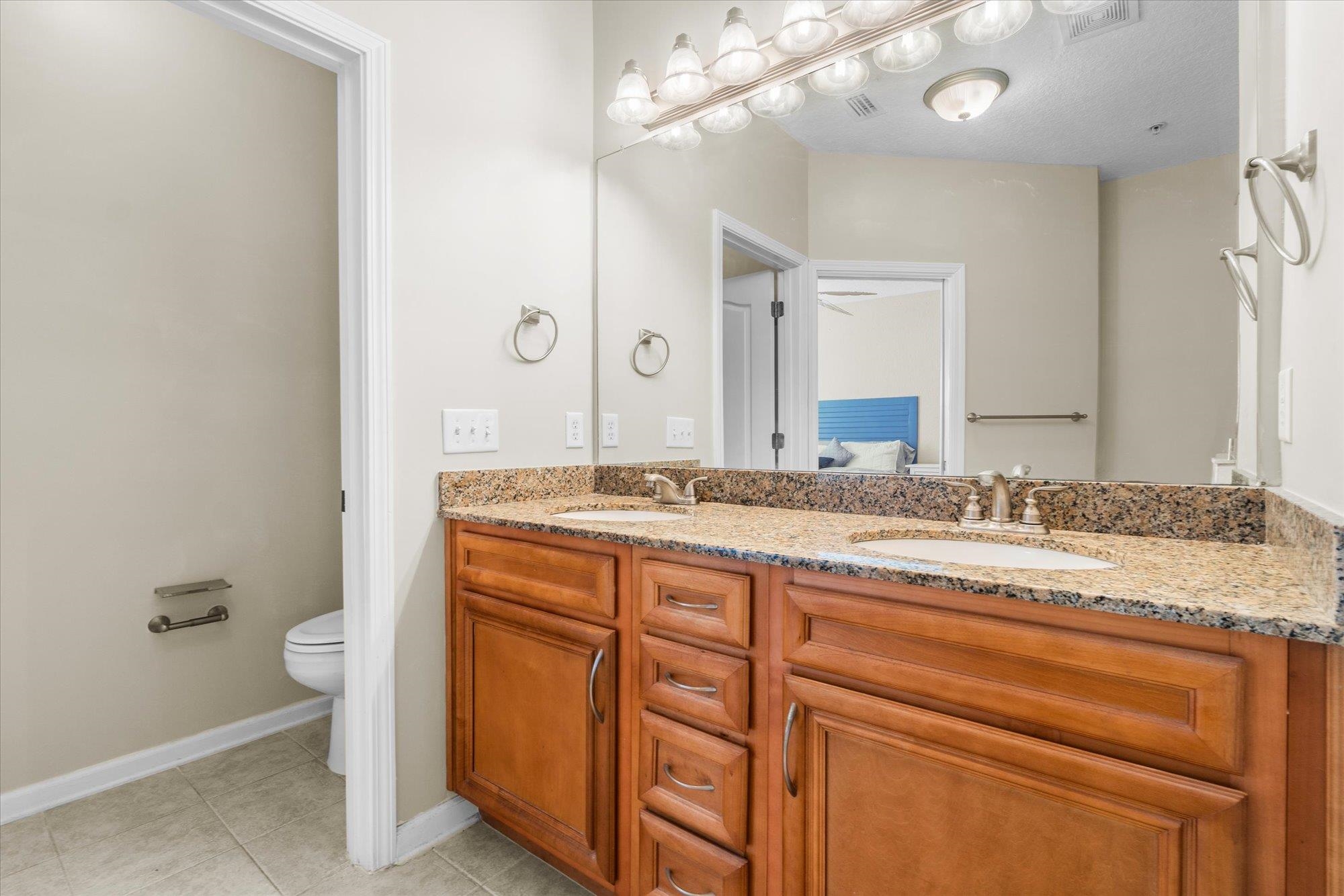 105 E Pine Hollow Trl Unit: 207