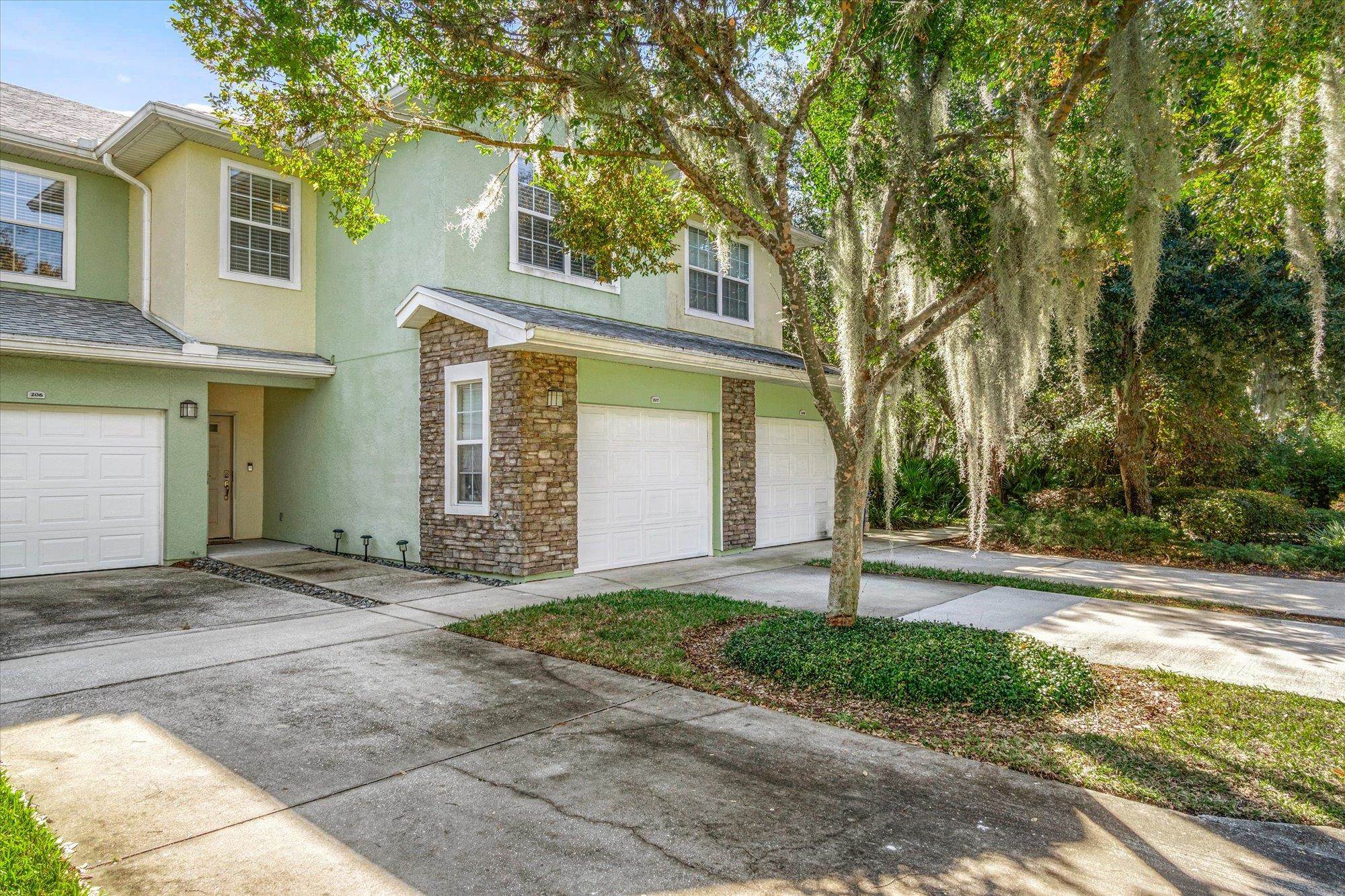 105 E Pine Hollow Trl Unit: 207