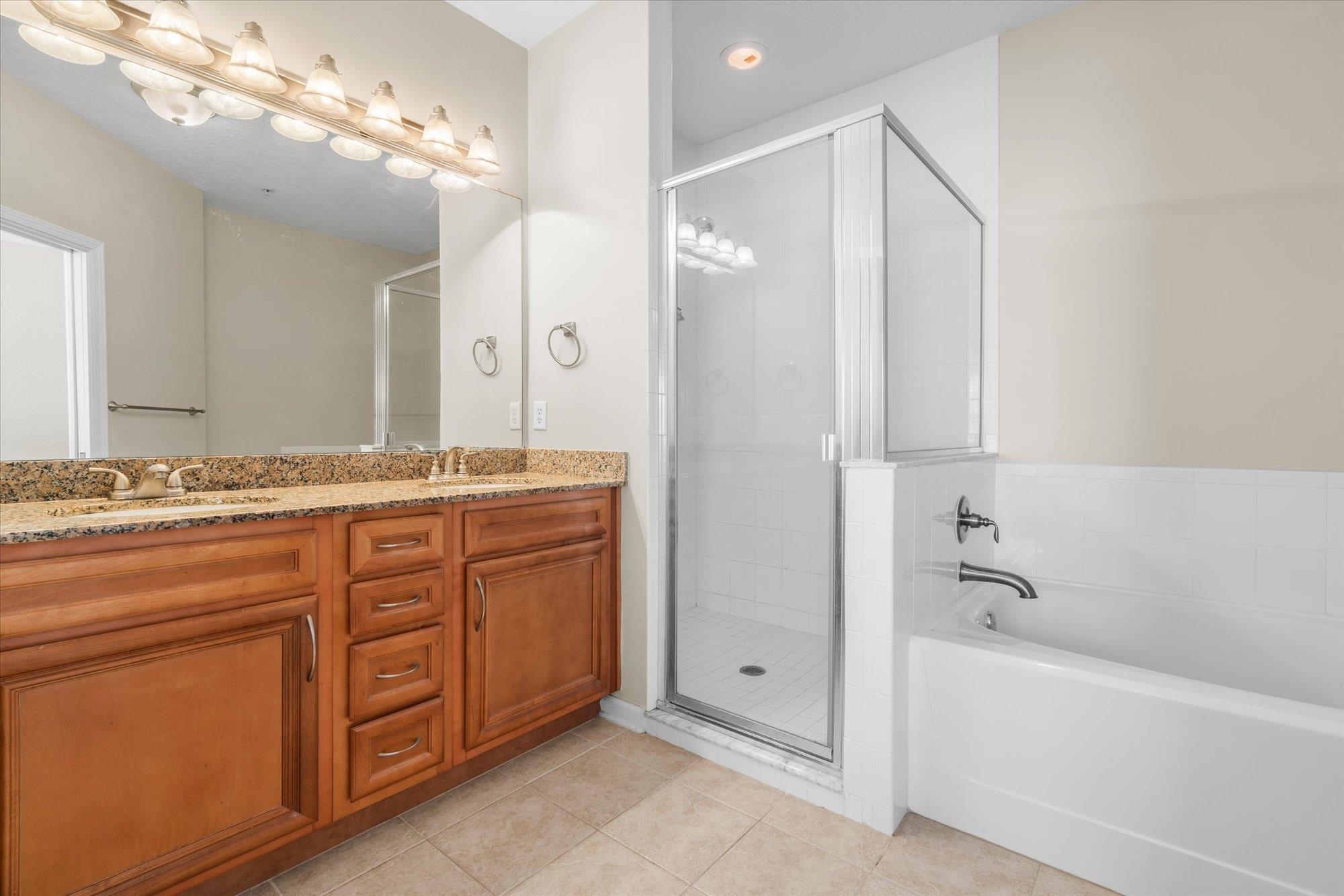 105 E Pine Hollow Trl Unit: 207