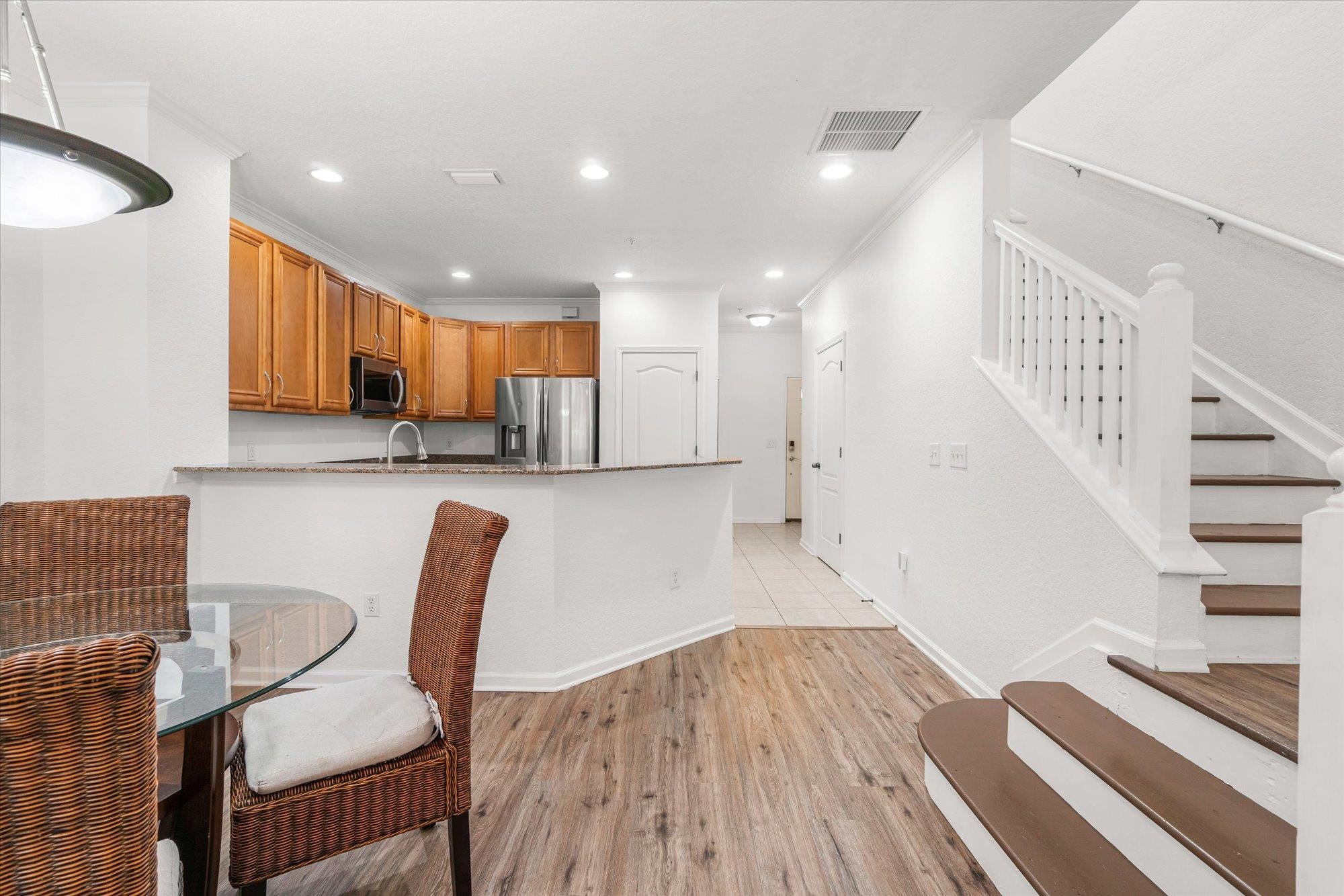 105 E Pine Hollow Trl Unit: 207