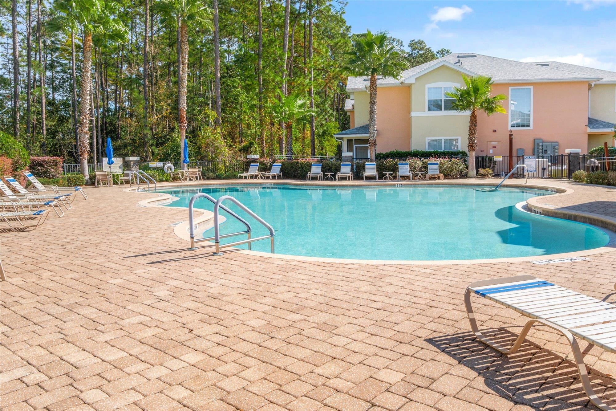 105 E Pine Hollow Trl Unit: 207